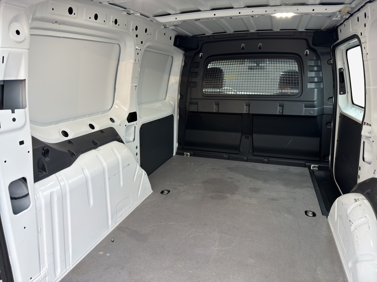 VW Caddy Cargo 2.0TDI Maxi 4Motion-image-14