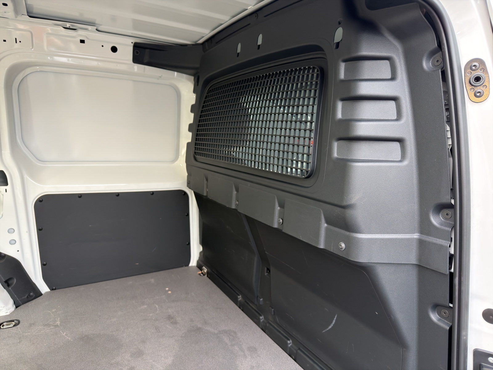 VW Caddy Cargo 2.0TDI Maxi 4Motion-image-11