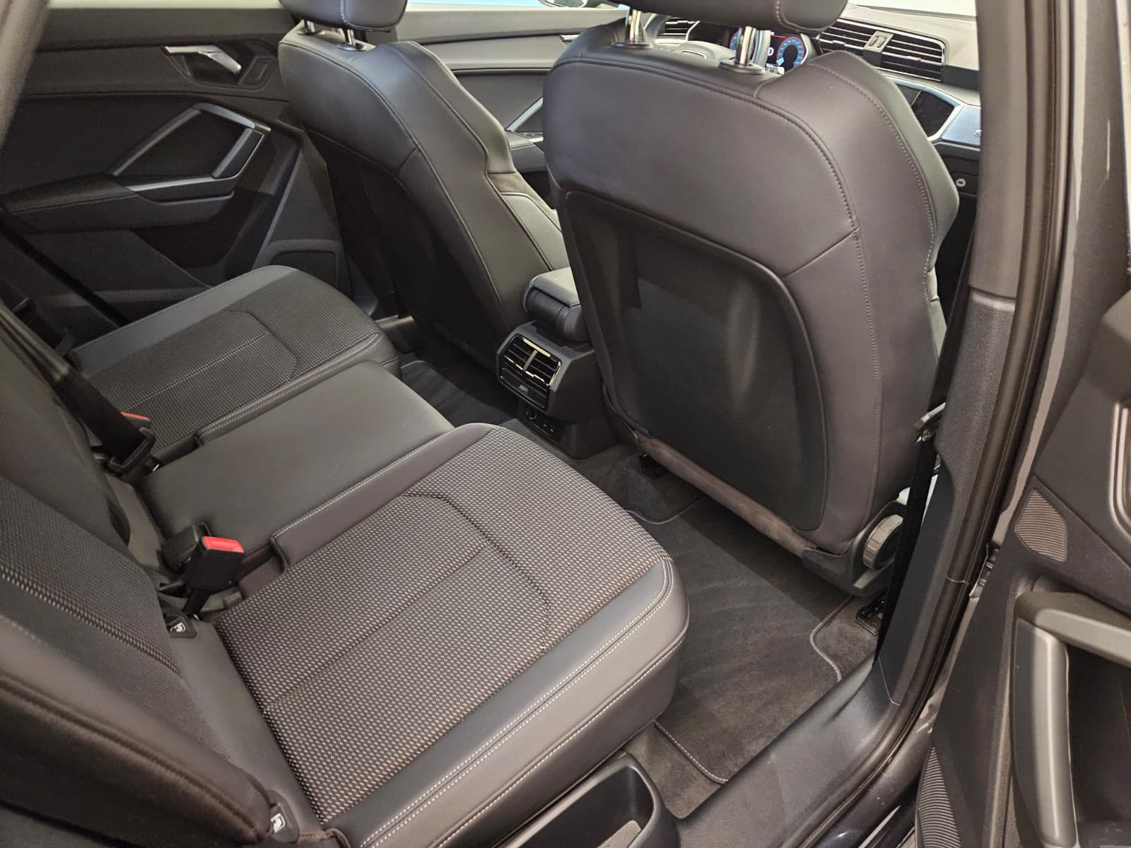 AUDI Q3 Sportback 35 TFSI S line Attraction S-tronic-image-13
