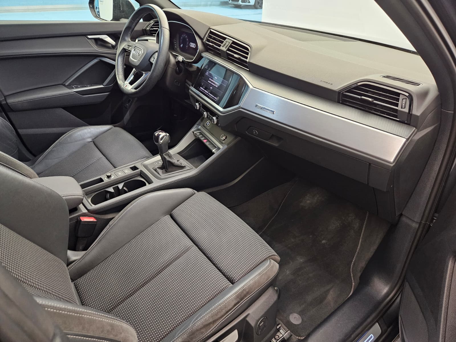 AUDI Q3 Sportback 35 TFSI S line Attraction S-tronic-image-11