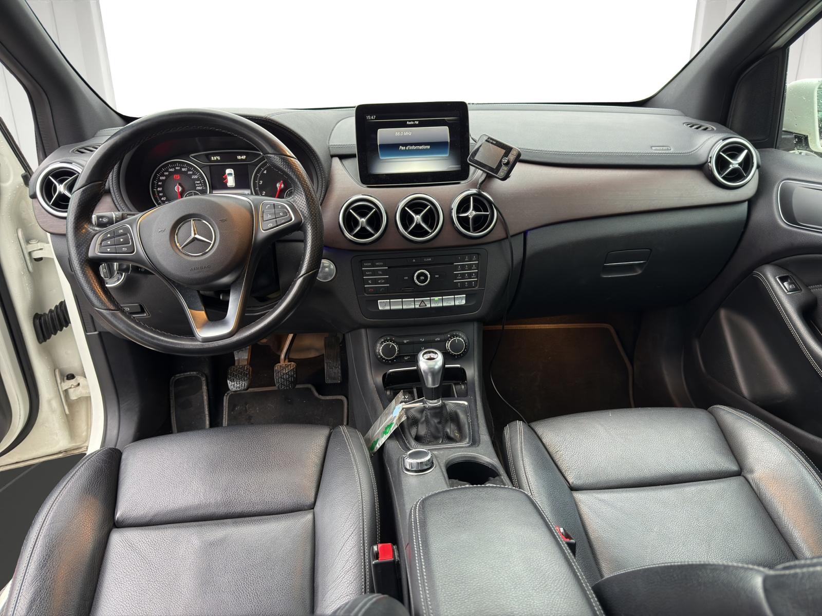 MERCEDES-BENZ B 180 Style-image-10