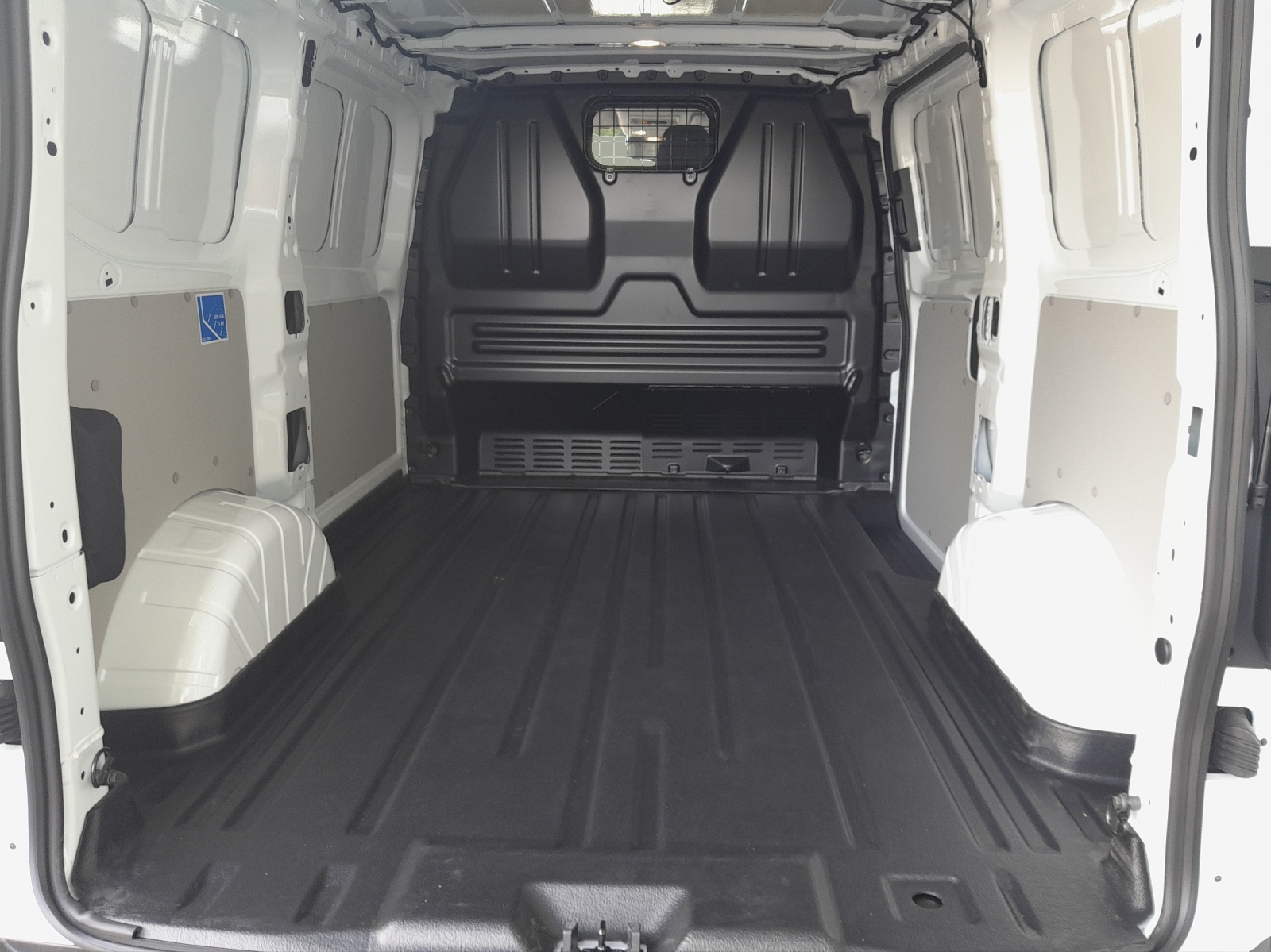 VW Transporter Kastenwagen BEV RS 3100mm 218PS AUT-image-12