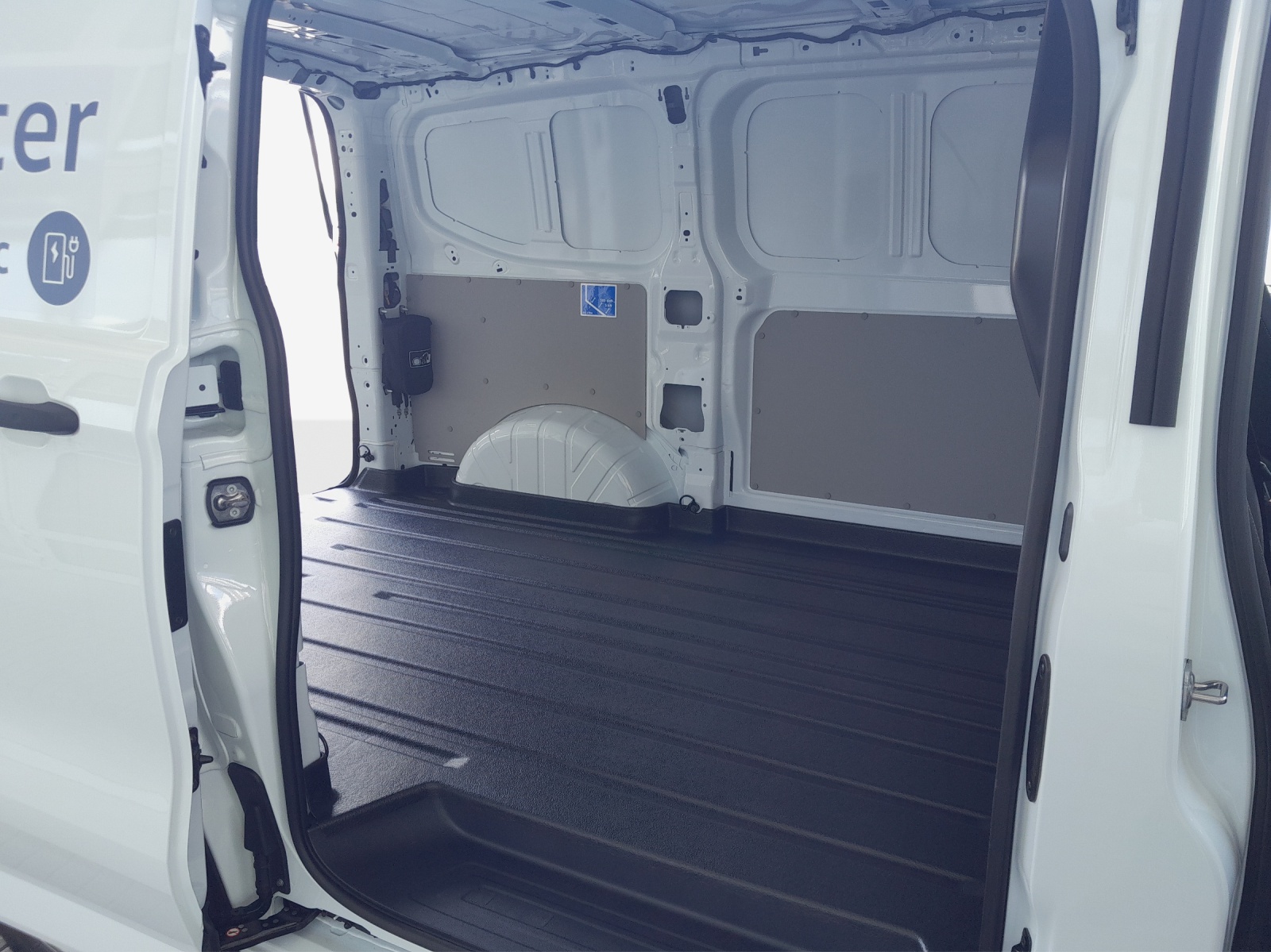VW Transporter Kastenwagen BEV RS 3100mm 218PS AUT-image-15