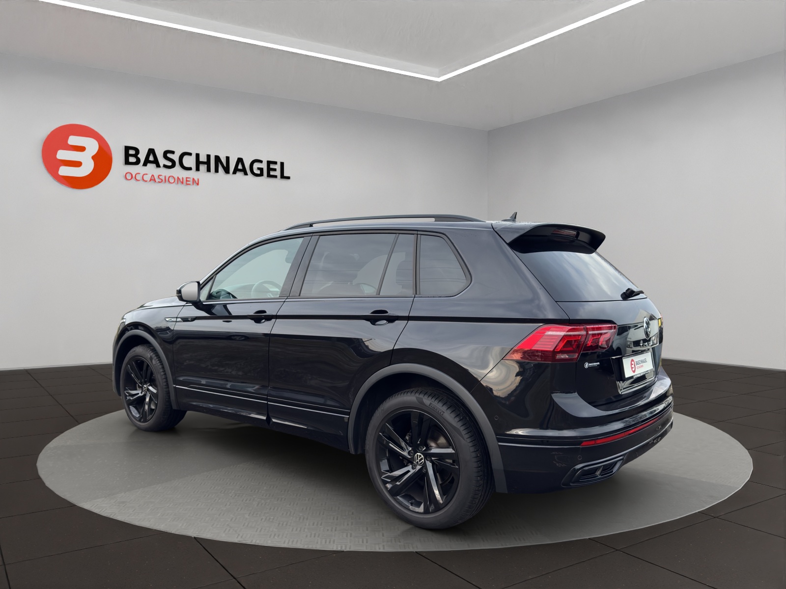 VW Tiguan 2.0TSI R-Line 4Motion DSG-image-2