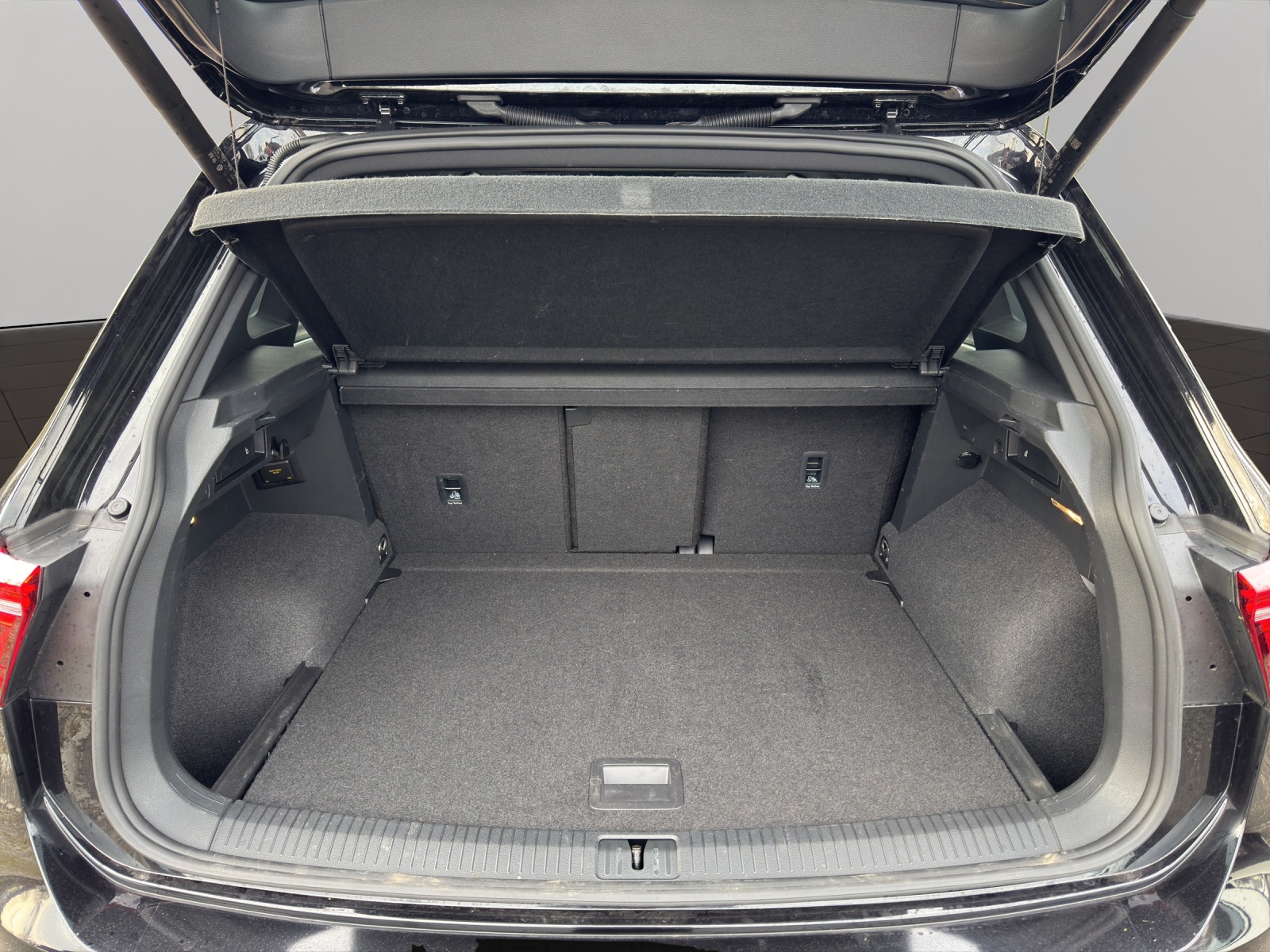 VW Tiguan 2.0TSI R-Line 4Motion DSG-image-5