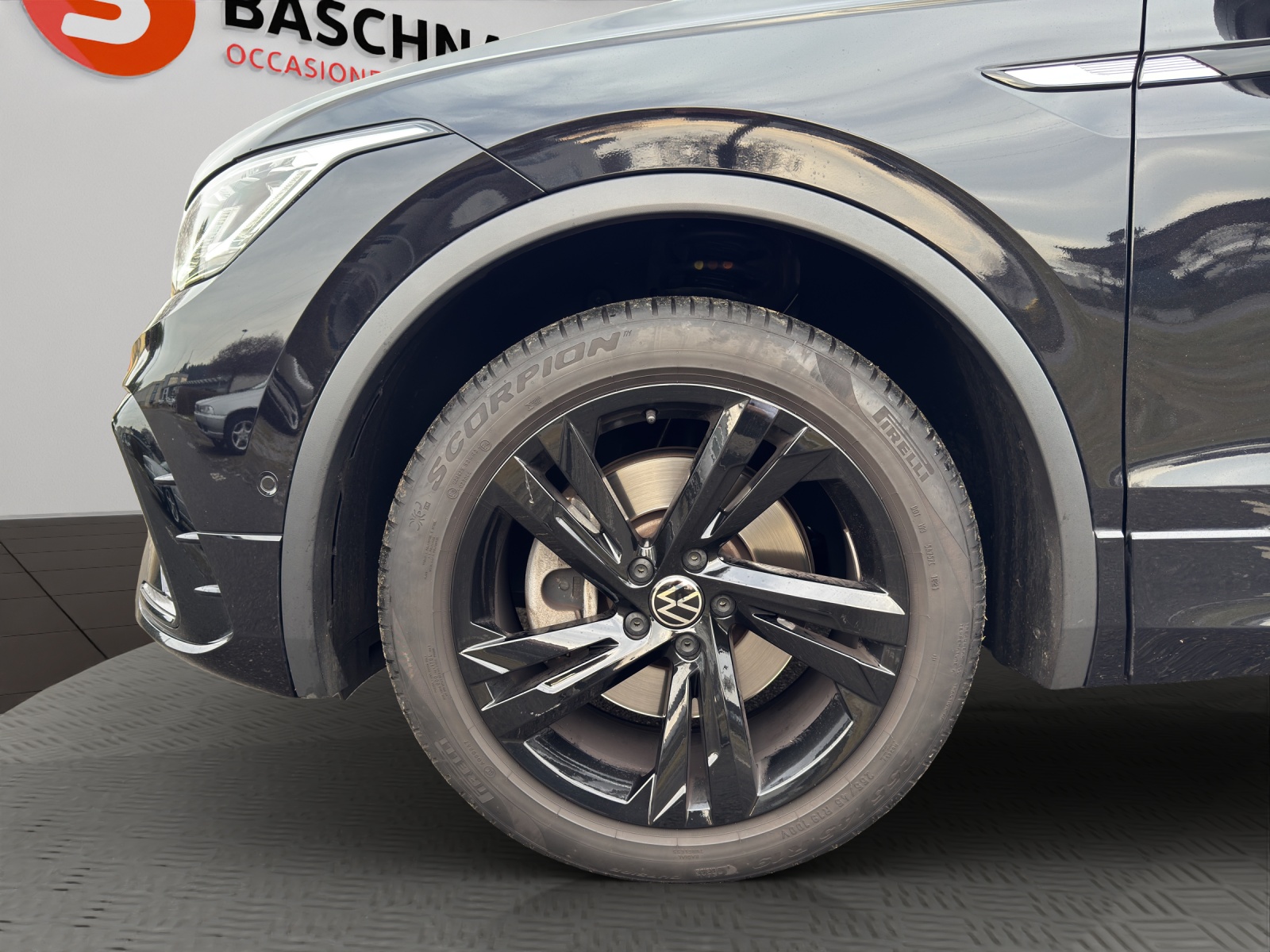 VW Tiguan 2.0TSI R-Line 4Motion DSG-image-6
