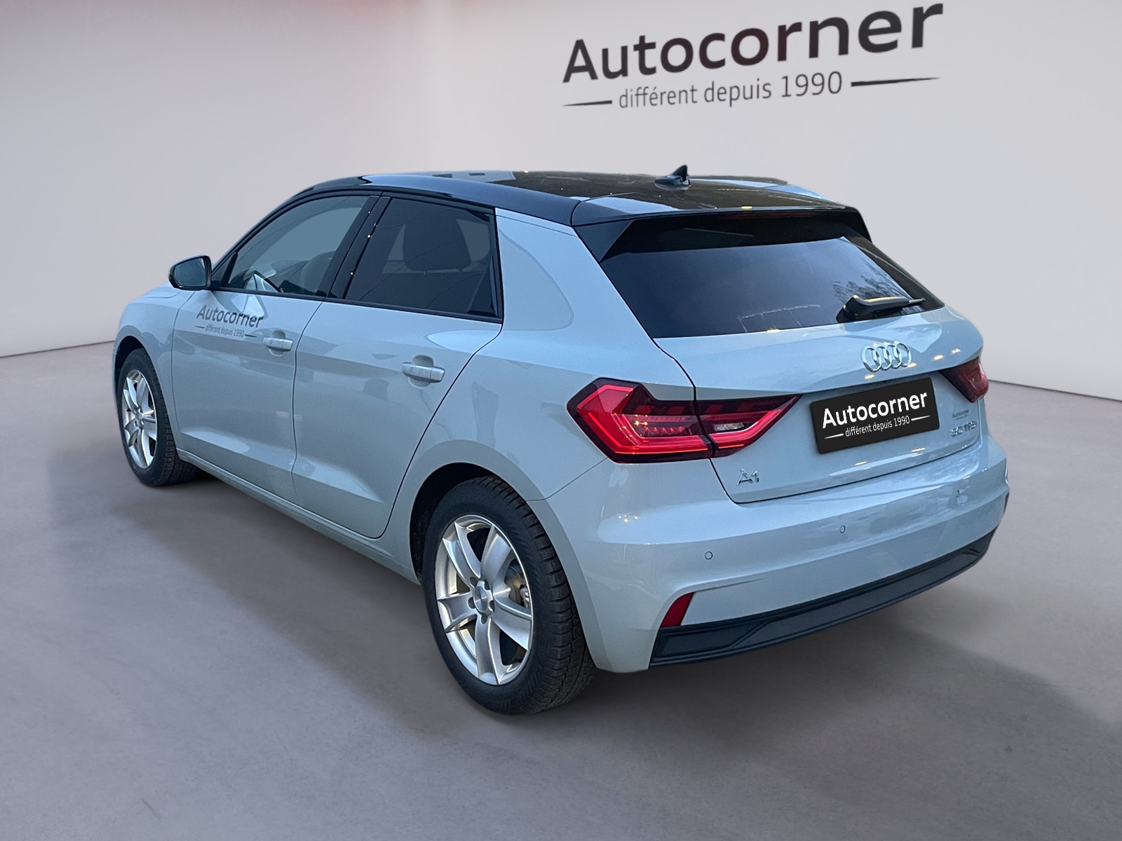 AUDI A1 Sportback 30 TFSI Attraction S-tronic-image-2