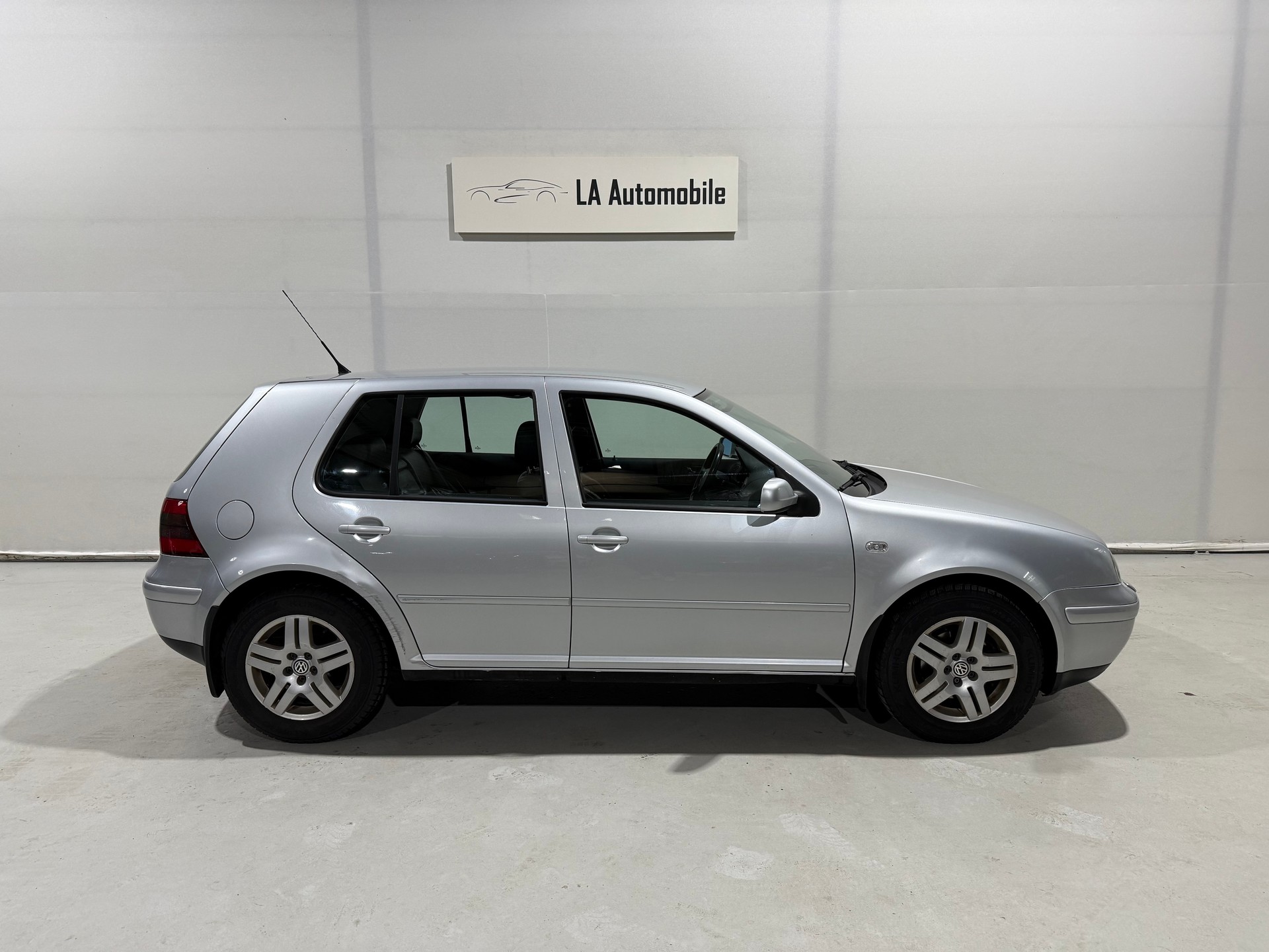 VW Golf 1.9 TDI PD Highline-image-6
