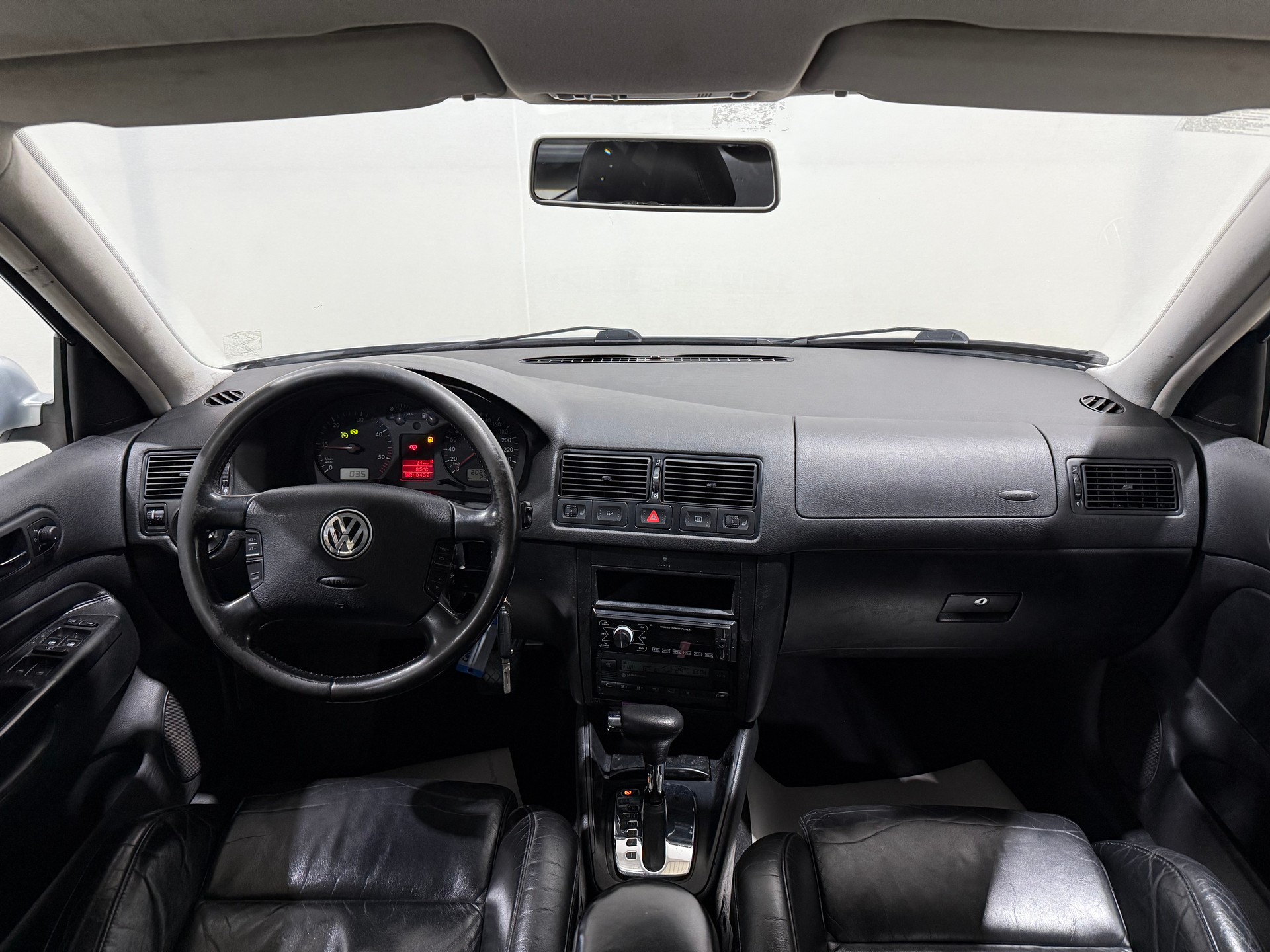 VW Golf 1.9 TDI PD Highline-image-11