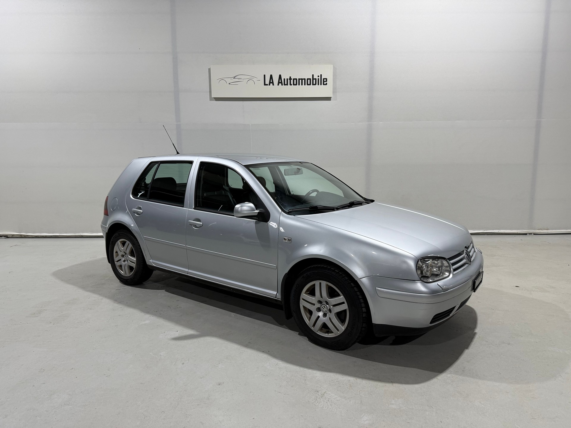 VW Golf 1.9 TDI PD Highline-image-5