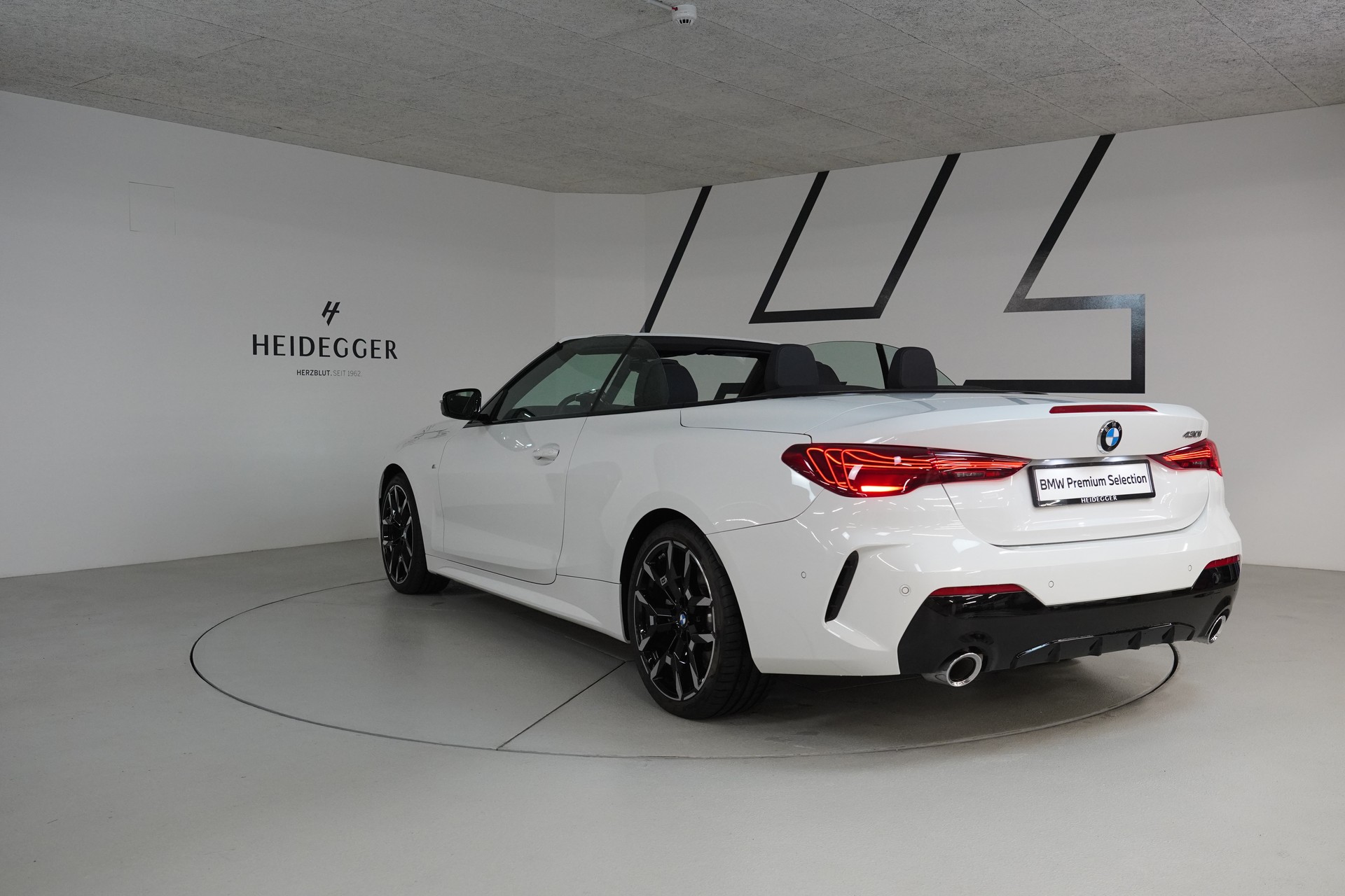 BMW 430i xDrive Cabriolet M Sport Steptronic-image-12