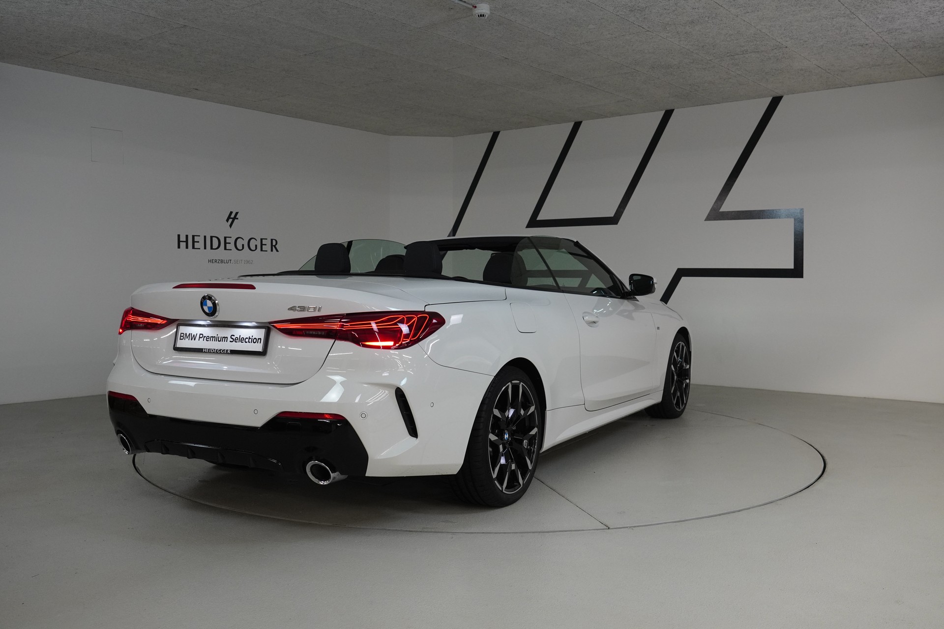 BMW 430i xDrive Cabriolet M Sport Steptronic-image-14