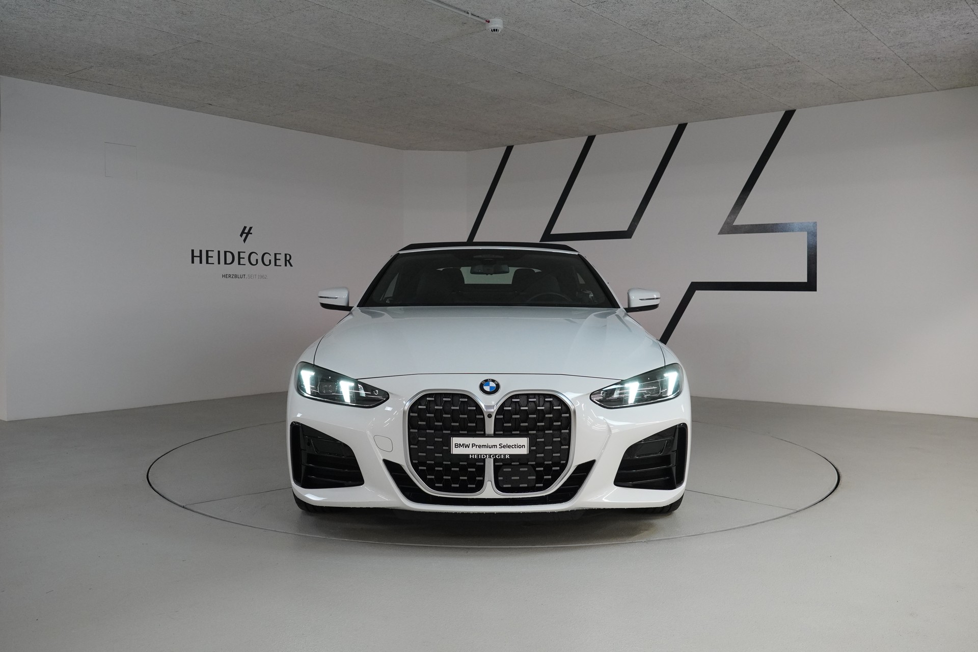 BMW 430i xDrive Cabriolet M Sport Steptronic-showroom-element-1