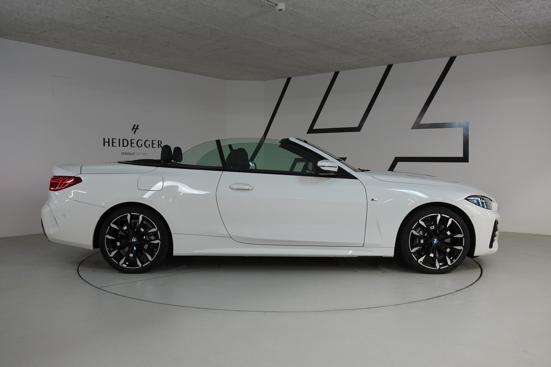 BMW 430i xDrive Cabriolet M Sport Steptronic-image-15