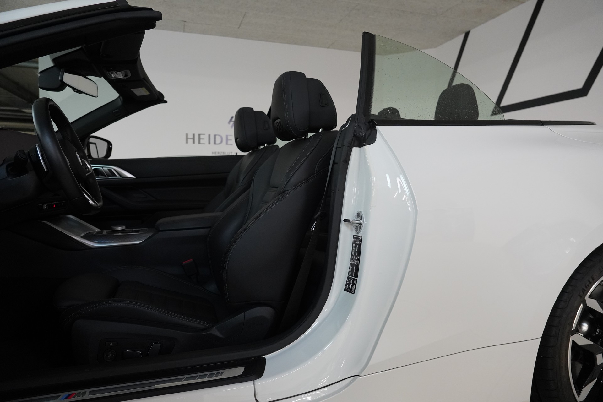 BMW 430i xDrive Cabriolet M Sport Steptronic-image-18
