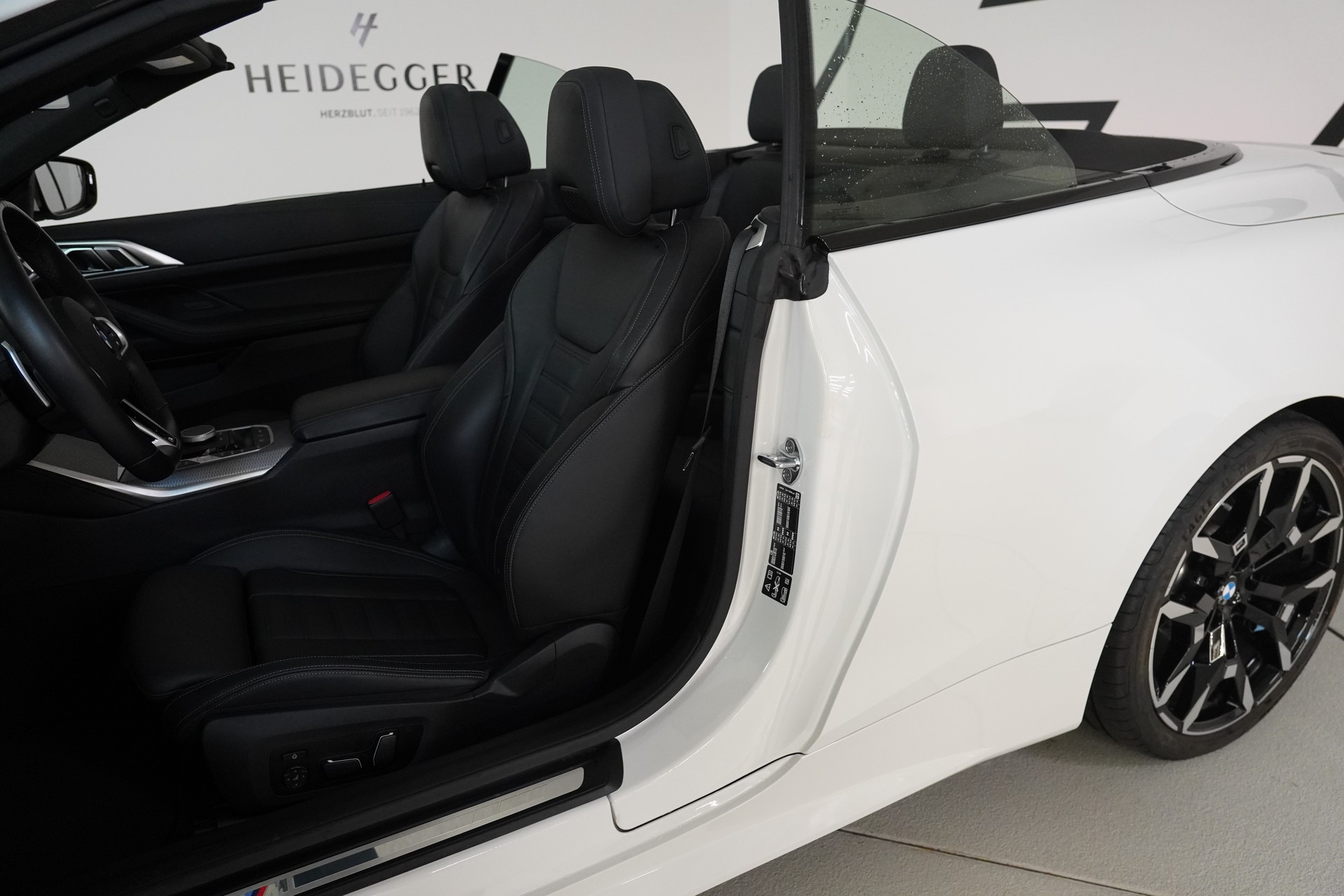 BMW 430i xDrive Cabriolet M Sport Steptronic-image-19