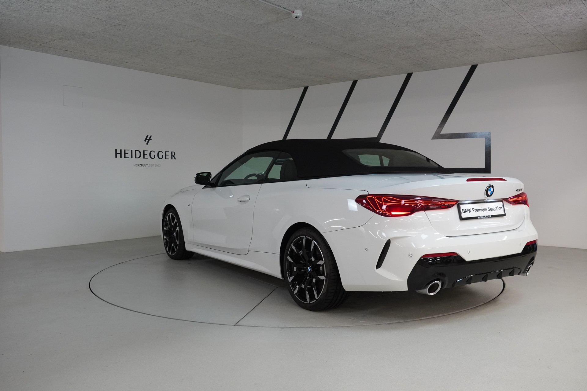 BMW 430i xDrive Cabriolet M Sport Steptronic-image-4
