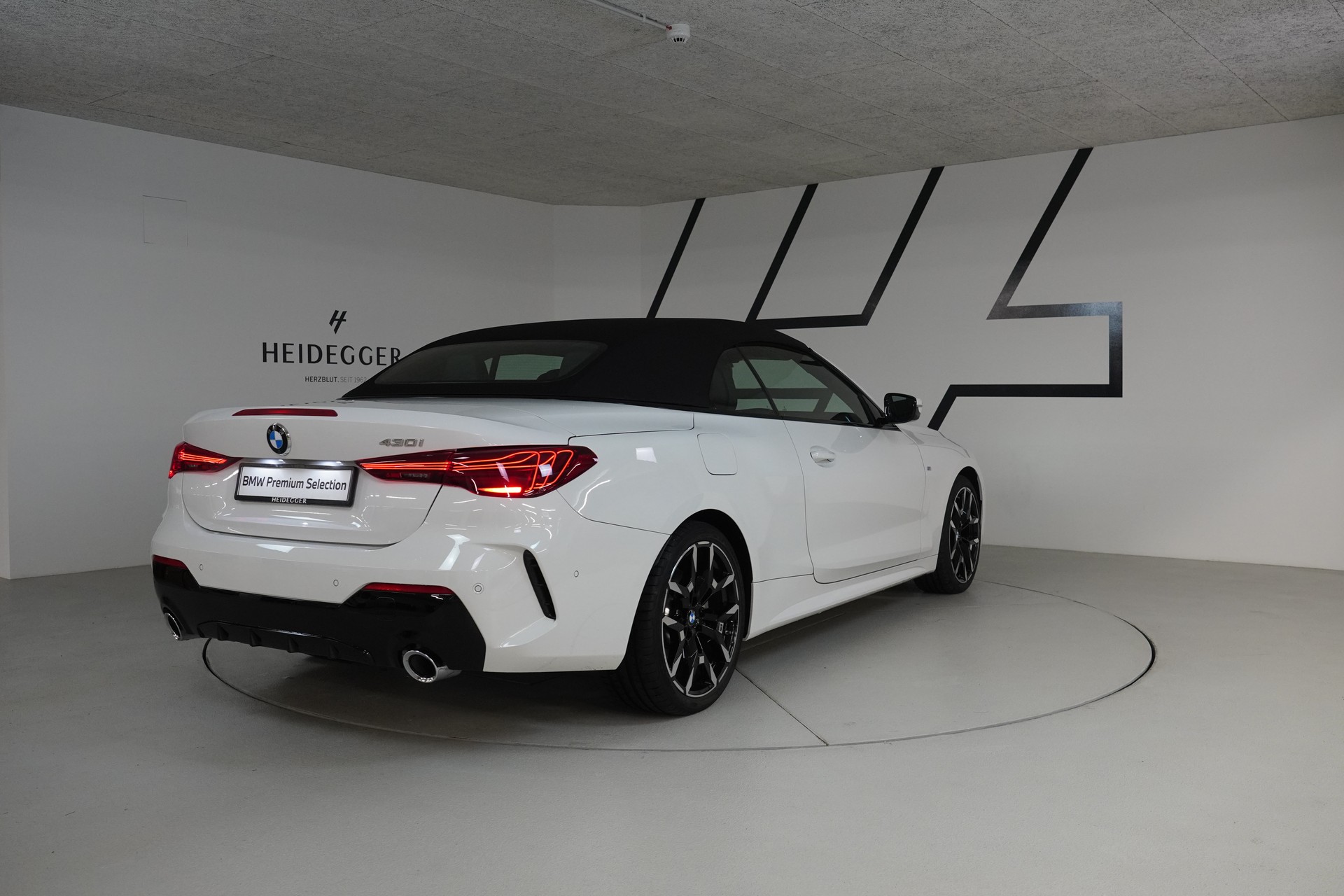BMW 430i xDrive Cabriolet M Sport Steptronic-image-6