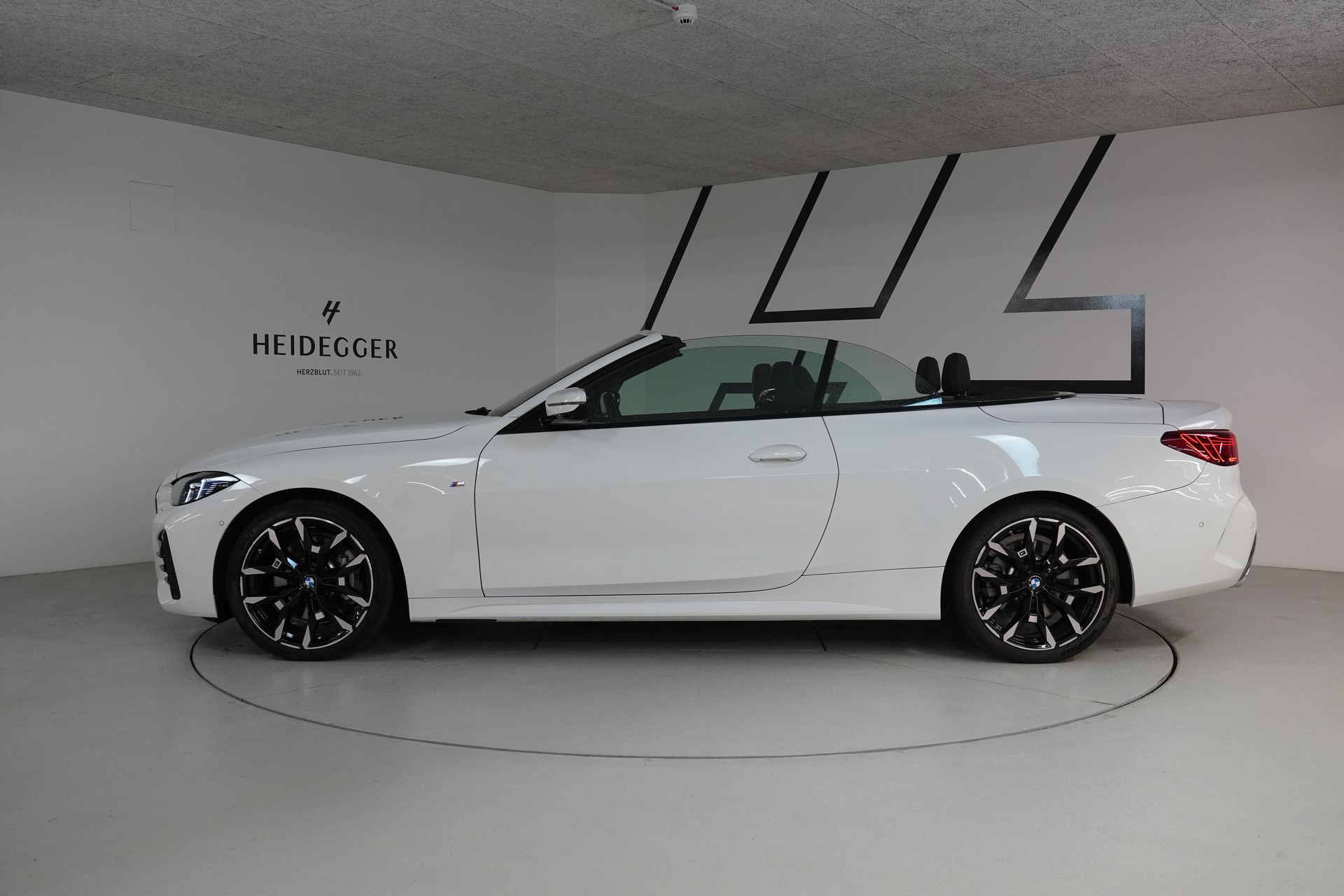 BMW 430i xDrive Cabriolet M Sport Steptronic-image-11