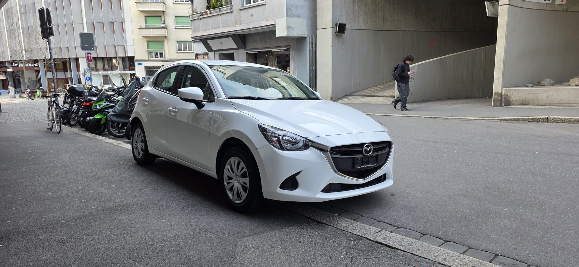 MAZDA 2 SKYACTIV-G 90 Ambition-showroom-element-2