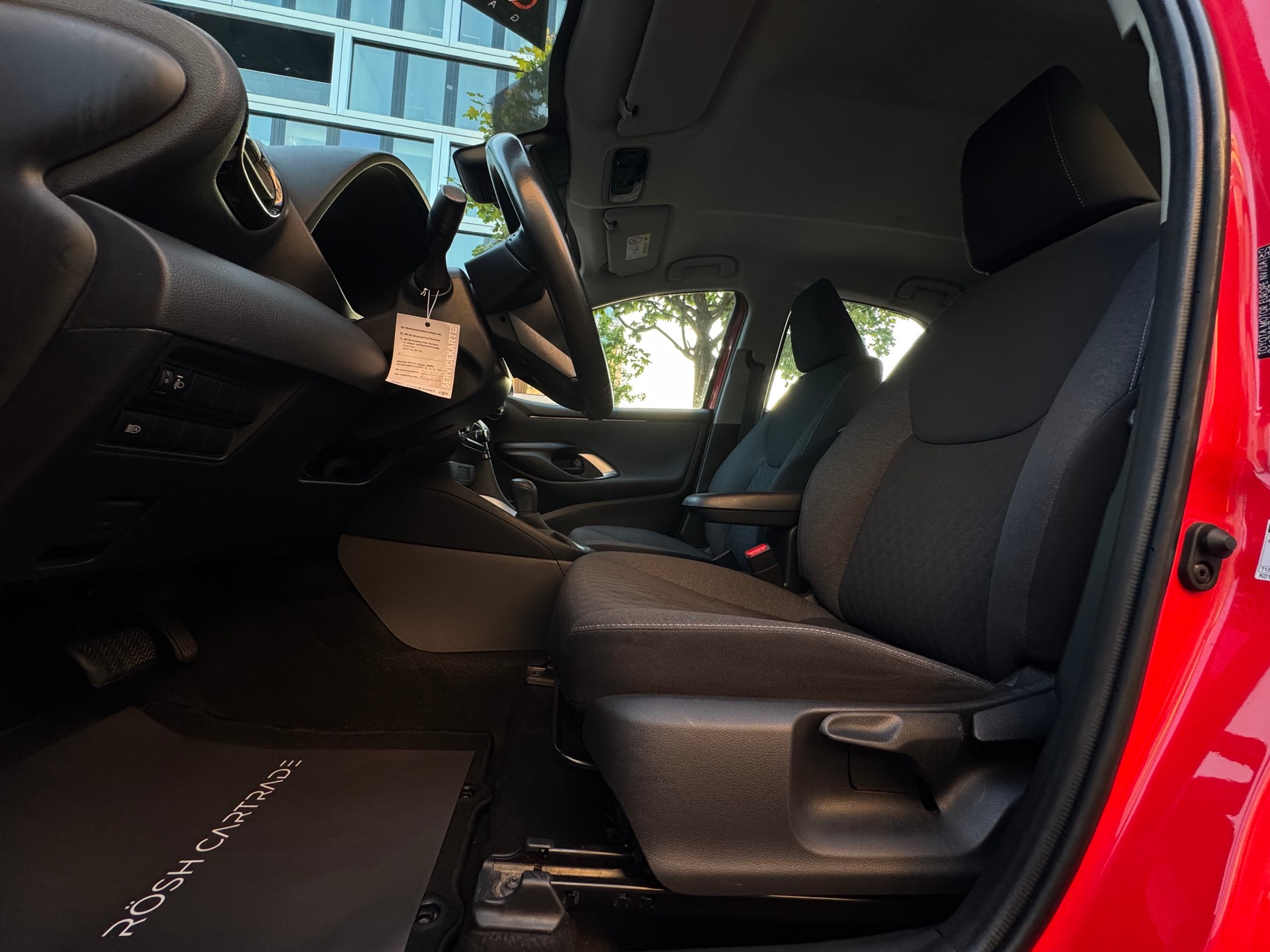 TOYOTA Yaris 1.5 Comfort e-CVT-image-12