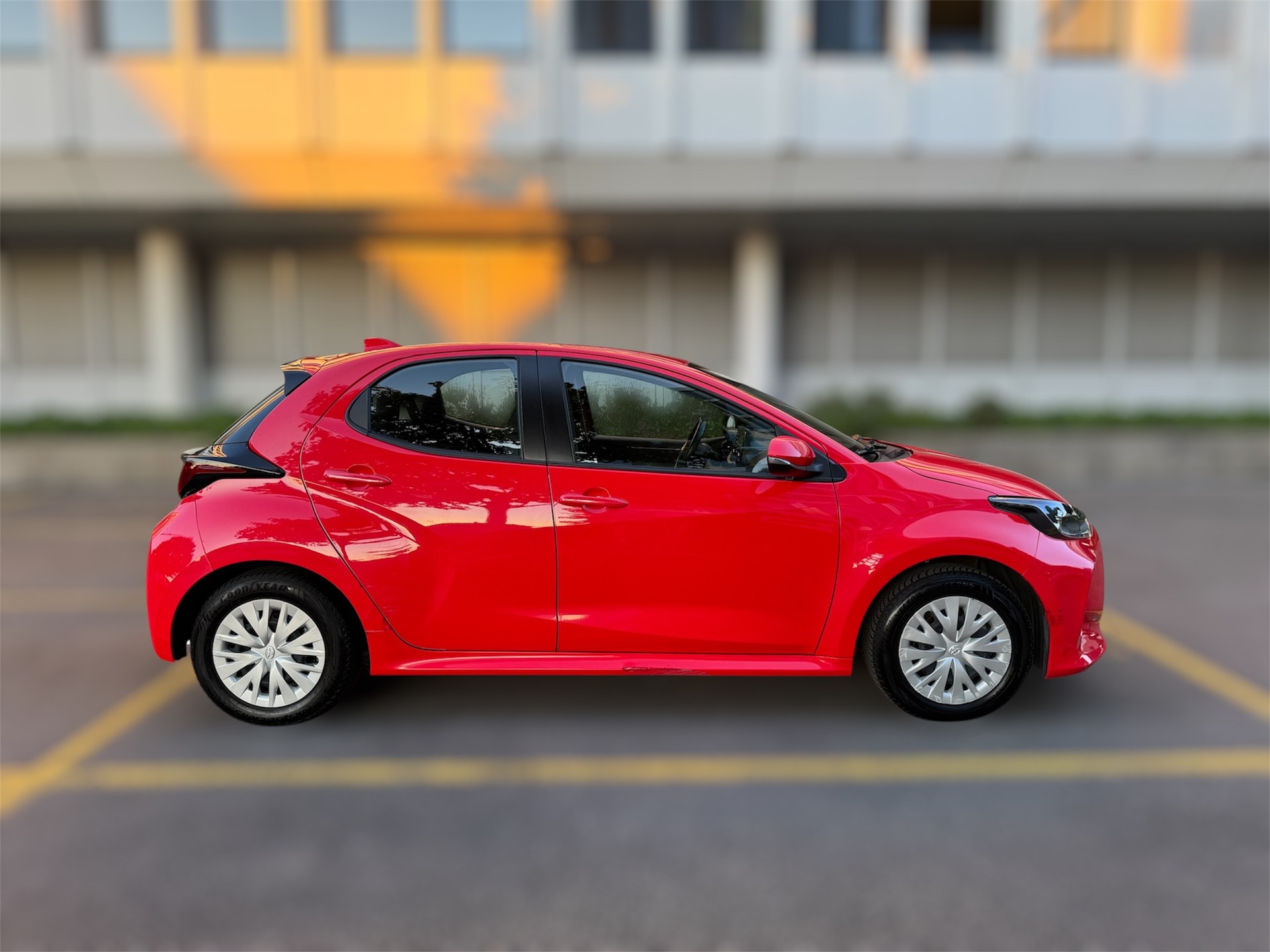 TOYOTA Yaris 1.5 Comfort e-CVT-image-2