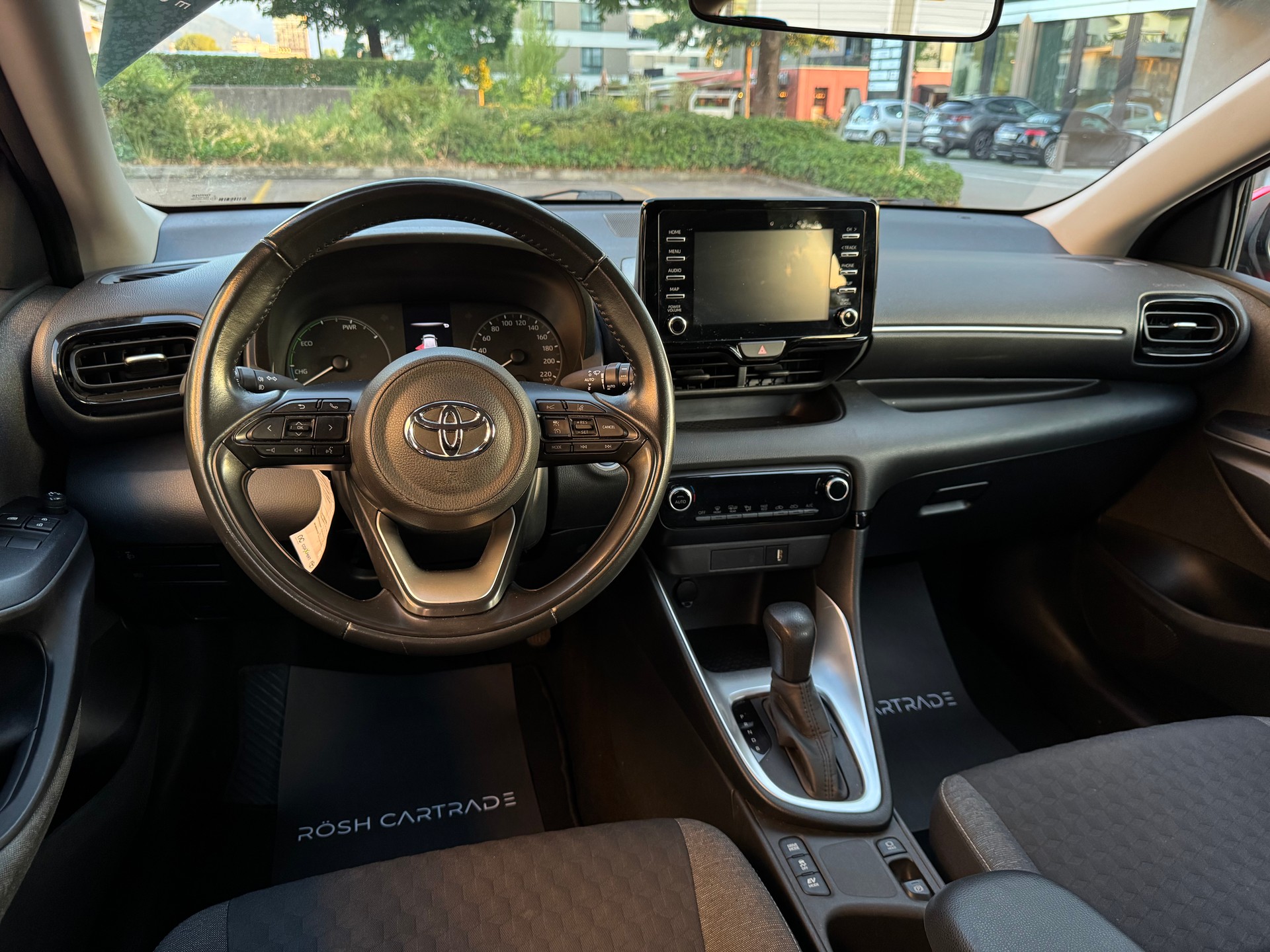 TOYOTA Yaris 1.5 Comfort e-CVT-image-11