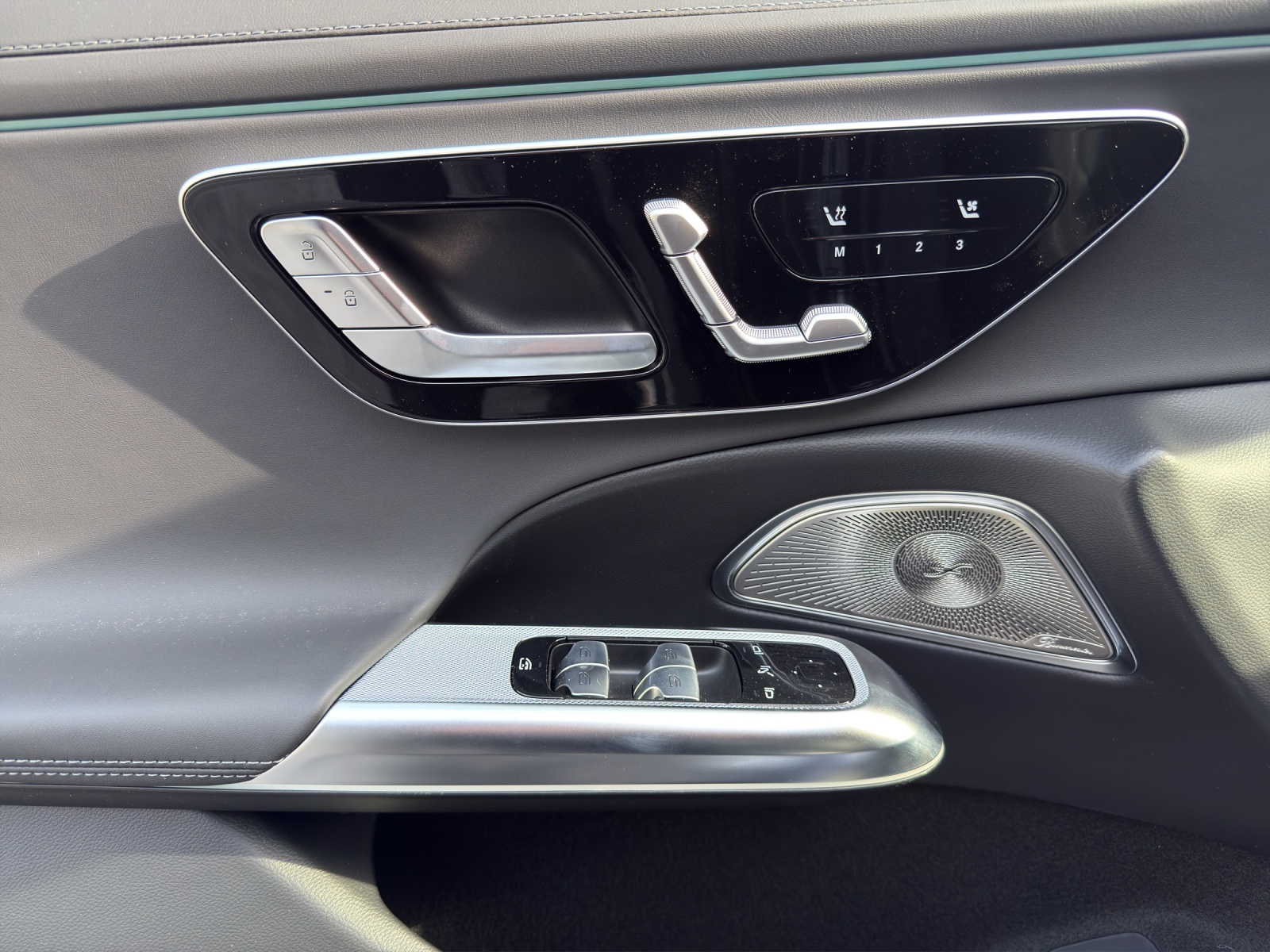 MERCEDES-BENZ E 300 de T 4Matic EQ Hybrid 9G-Tronic-image-12