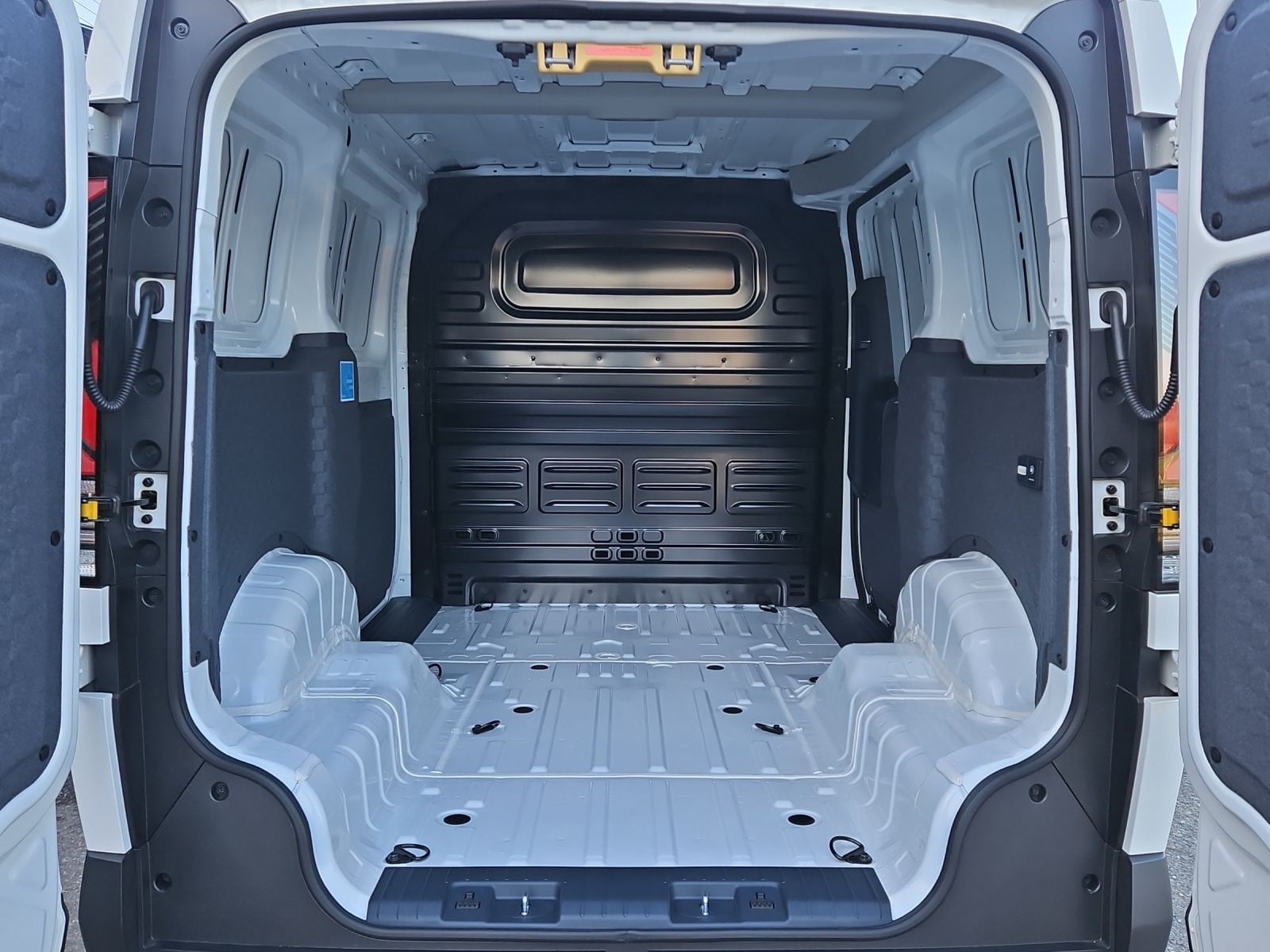 KIA PV5 Cargo 71.2 kWh Plus-image-9
