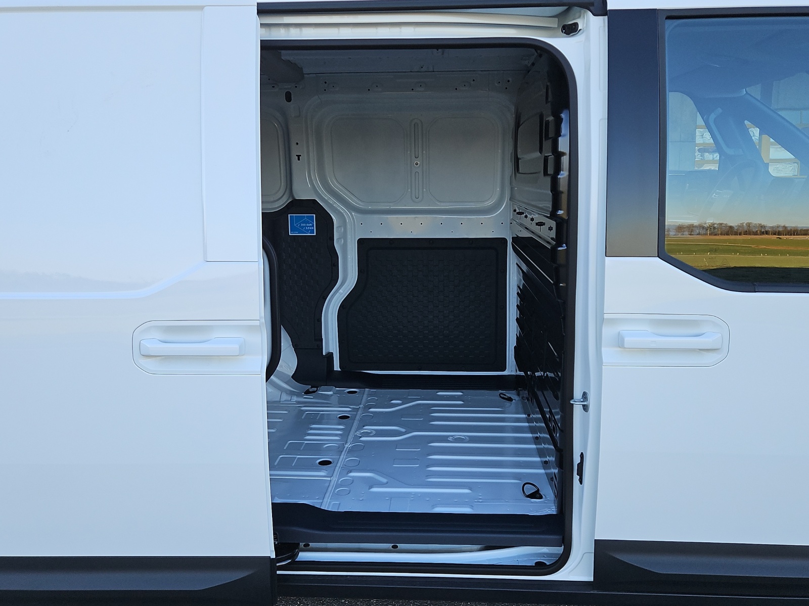 KIA PV5 Cargo 71.2 kWh Plus-image-8