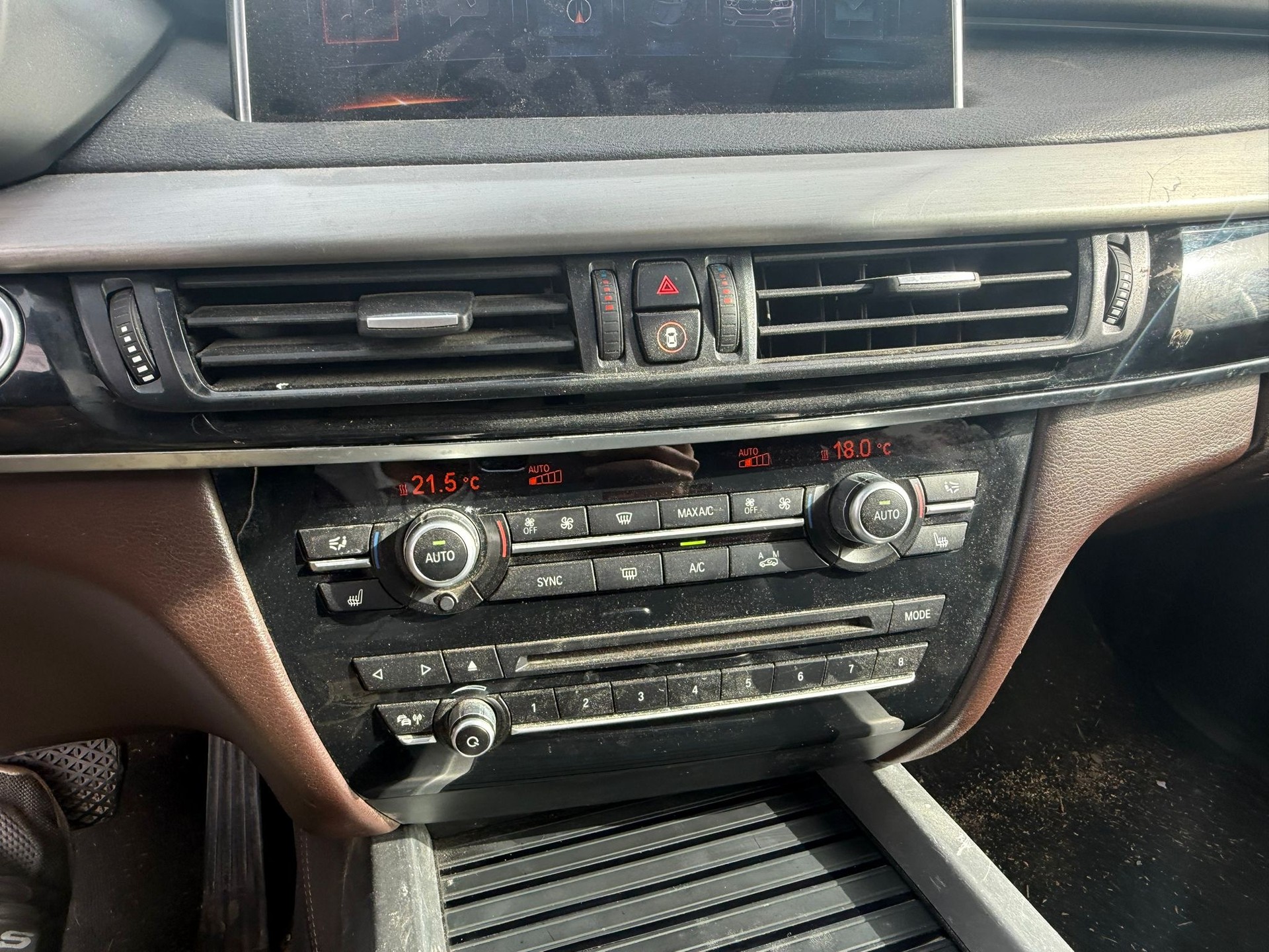 BMW X5 xDrive 50i Steptronic-image-14