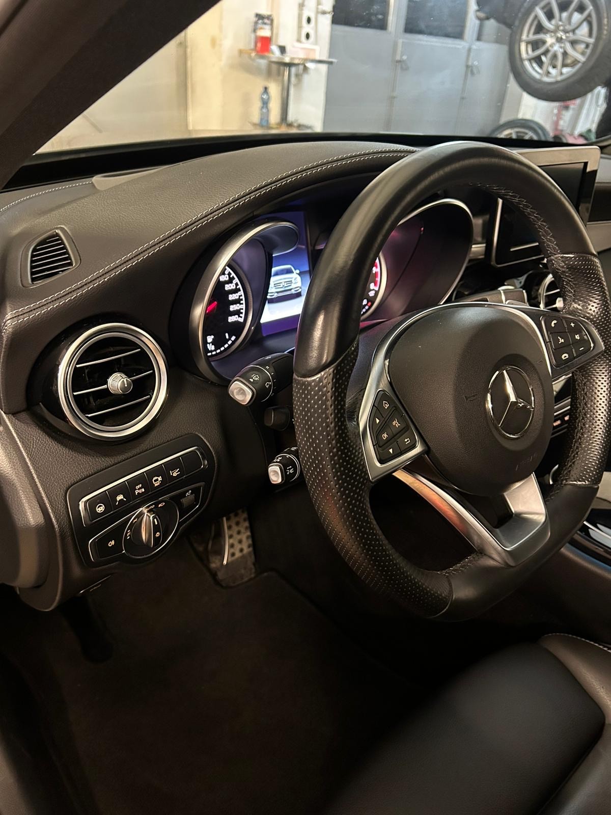 MERCEDES-BENZ C 43 AMG 4Matic 9G-Tronic-image-6