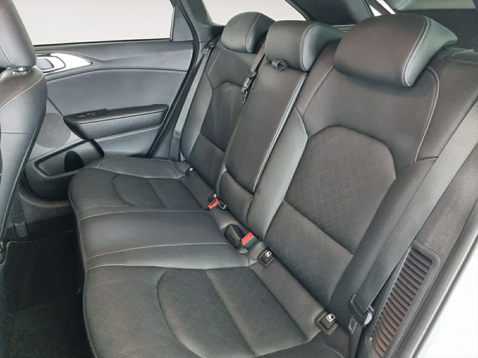 KIA Ceed Sportswagon 1.6 GDi Plug-in Hybrid Style DCT-image-14