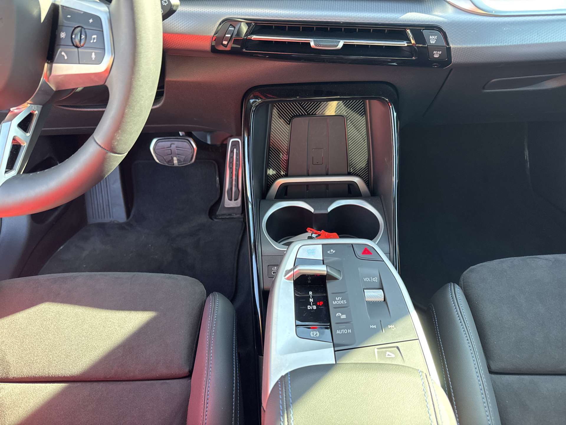 BMW iX1 xDrive 30 M Sport 306PS Automat-image-11