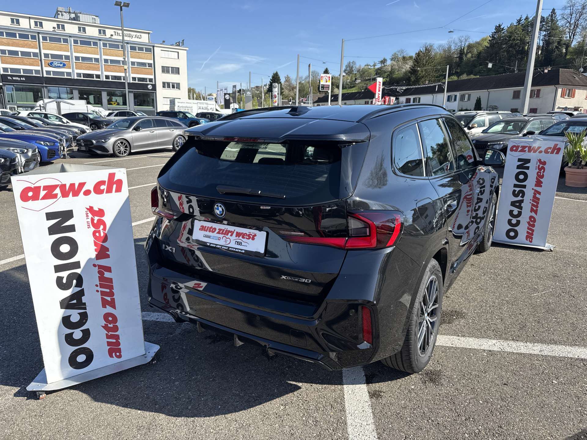 BMW iX1 xDrive 30 M Sport 306PS Automat-image-2