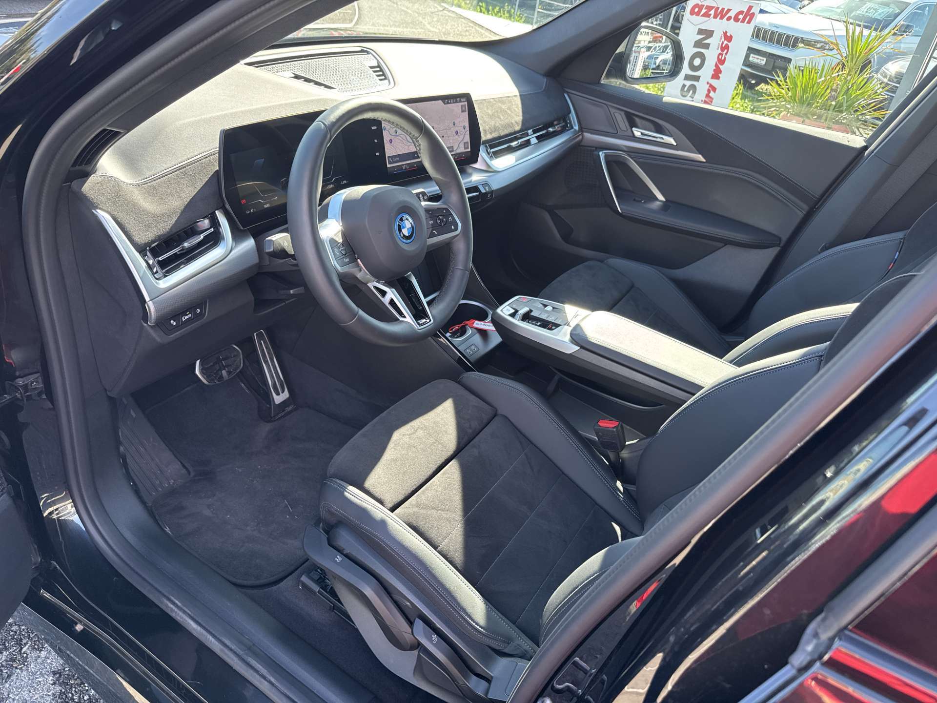 BMW iX1 xDrive 30 M Sport 306PS Automat-image-5