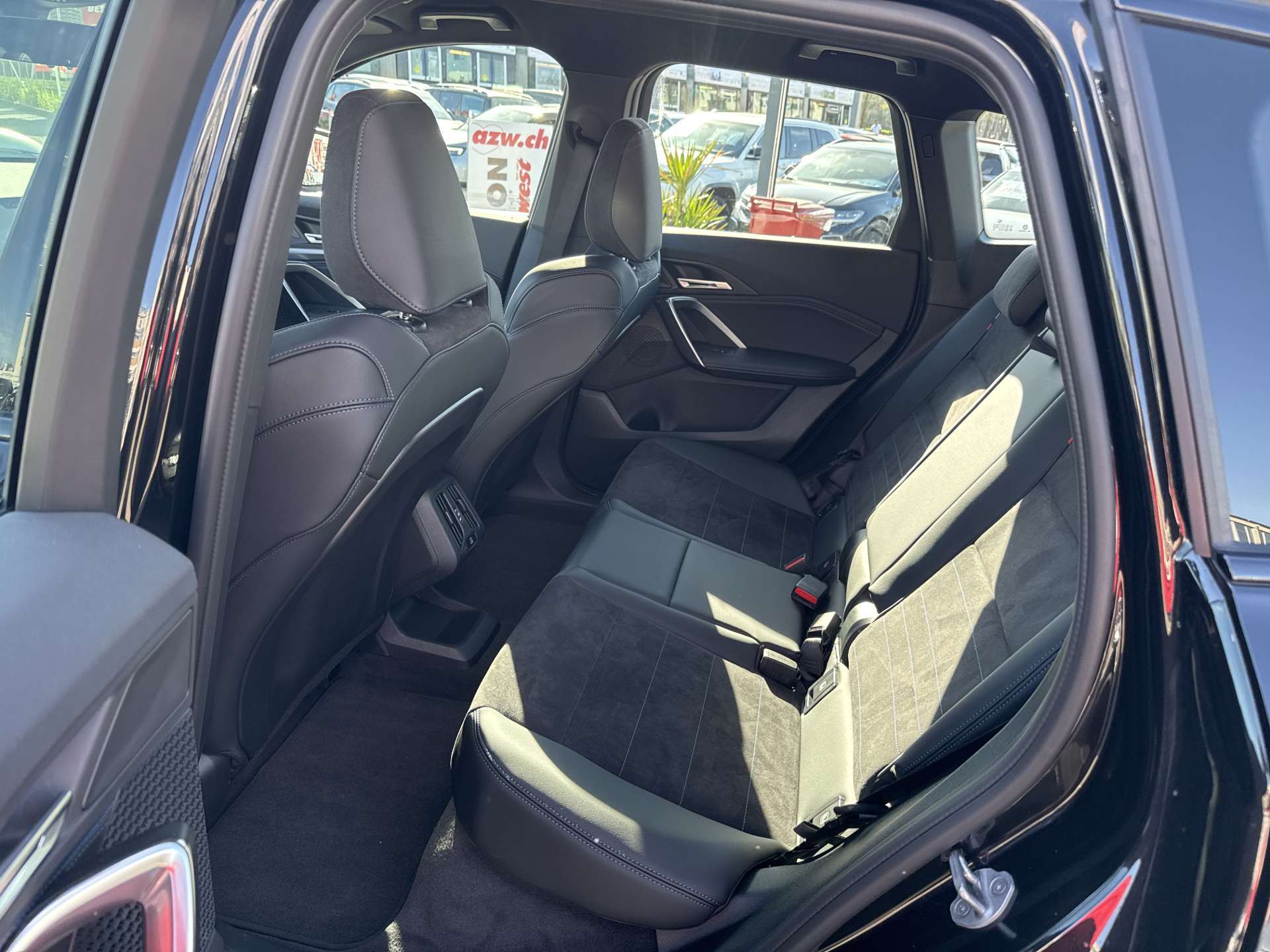 BMW iX1 xDrive 30 M Sport 306PS Automat-image-6