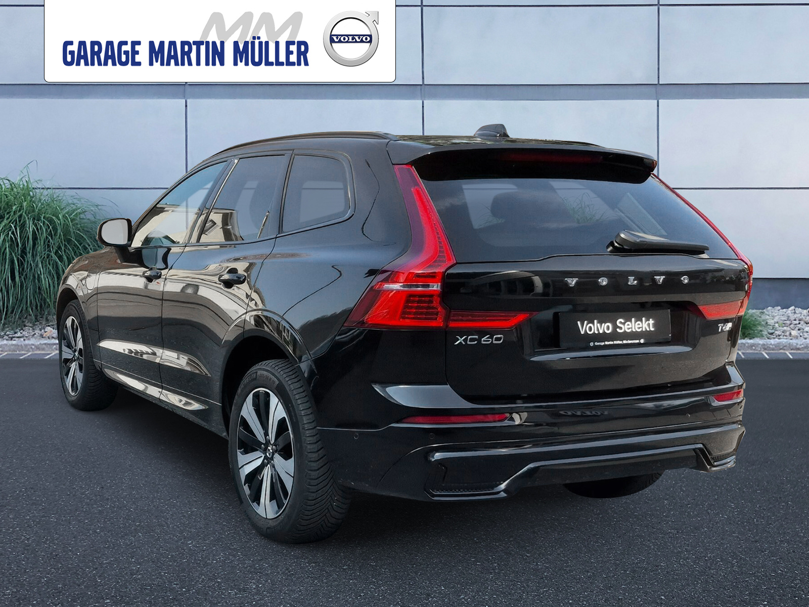 VOLVO XC60 2.0 T6 TE Plus Dark eAWD-image-2
