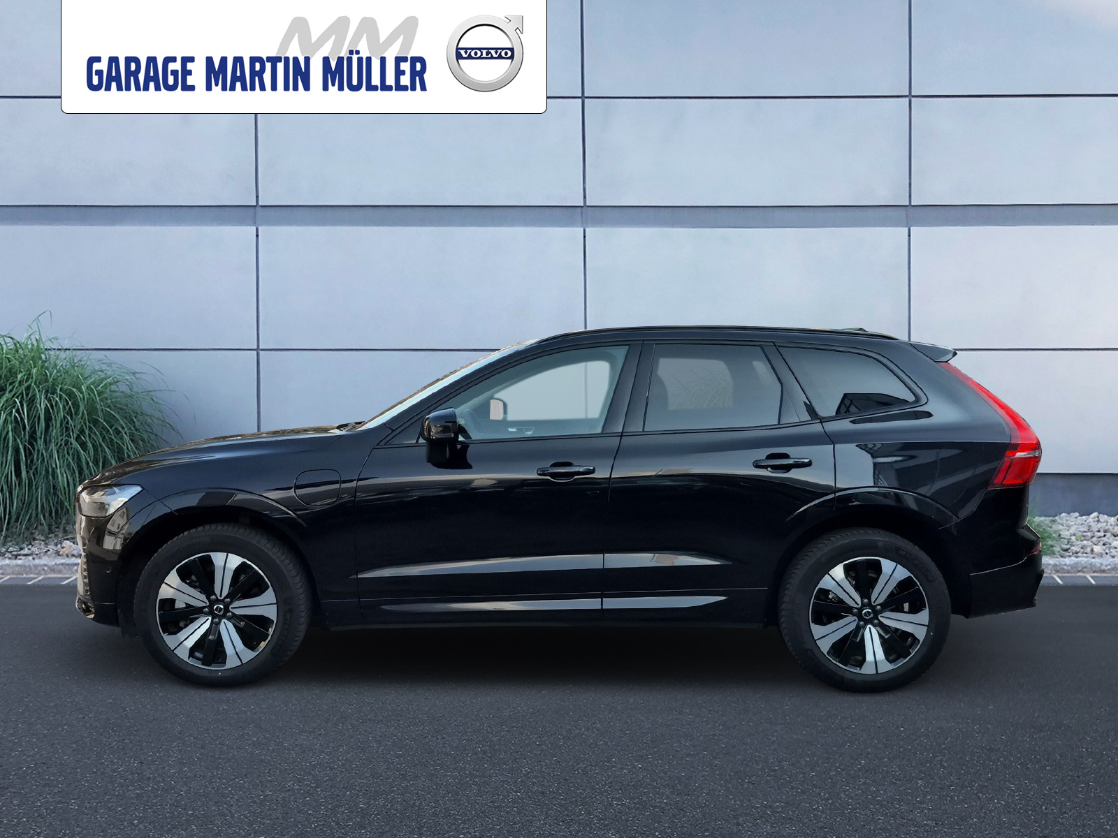 VOLVO XC60 2.0 T6 TE Plus Dark eAWD-image-1