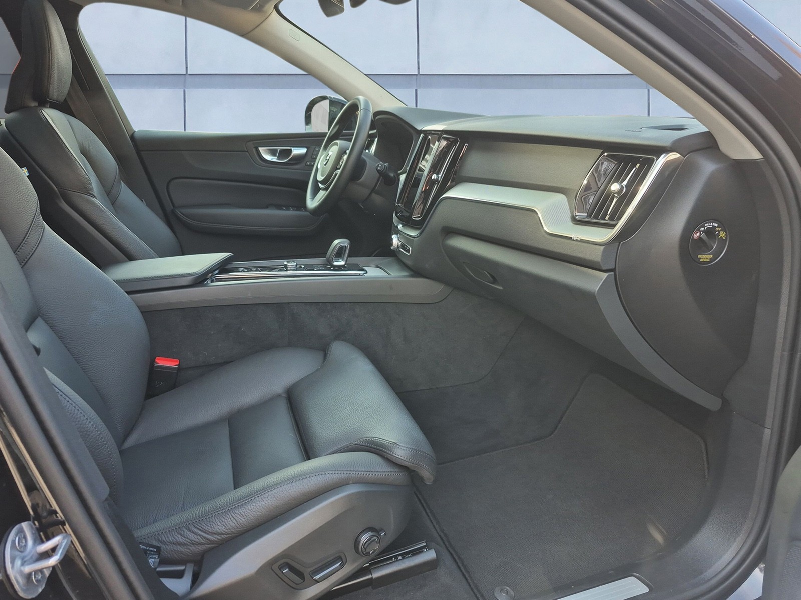 VOLVO XC60 2.0 T6 TE Plus Dark eAWD-image-12