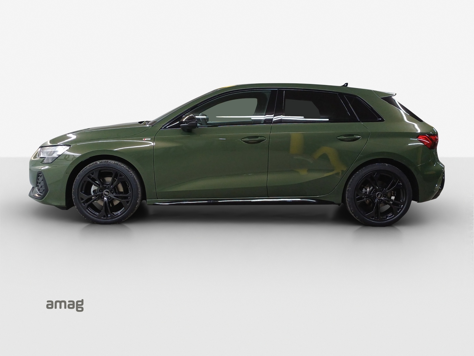 AUDI A3 Sportback TFSI 110 kW S line Attraction S tronic-image-1
