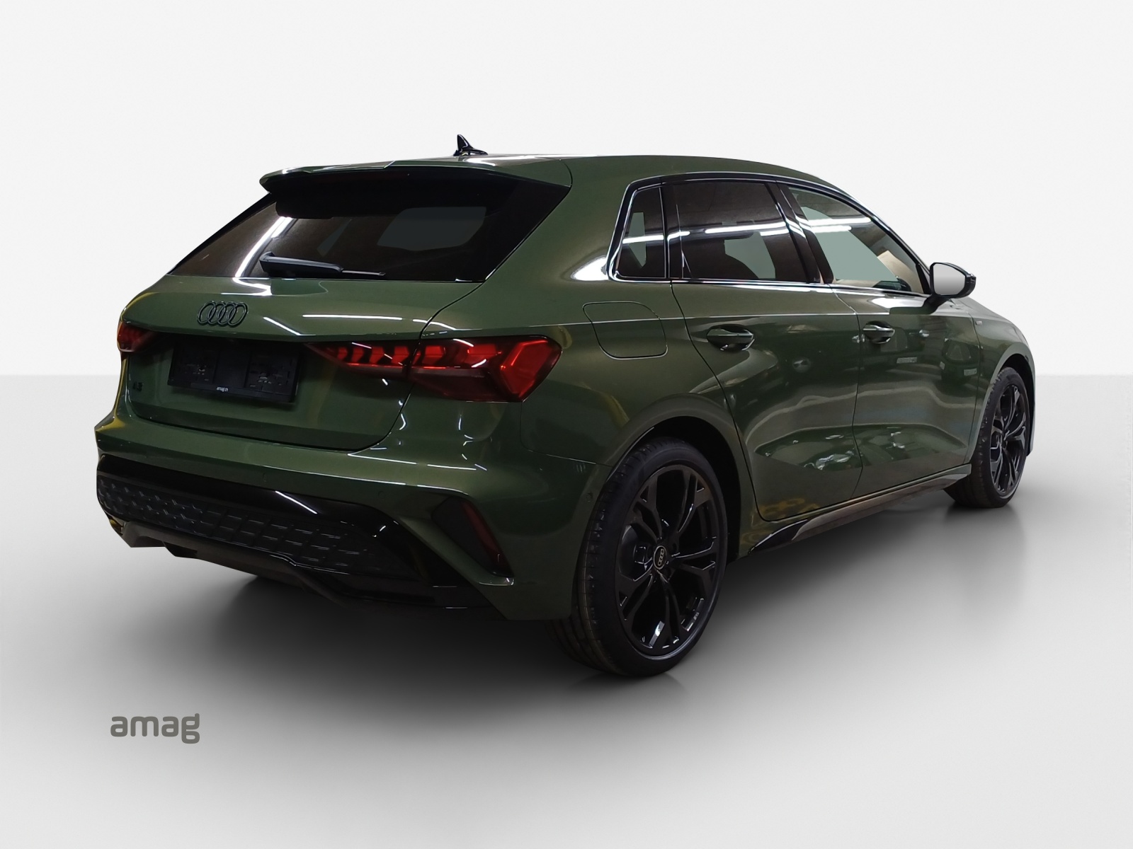 AUDI A3 Sportback TFSI 110 kW S line Attraction S tronic-image-4