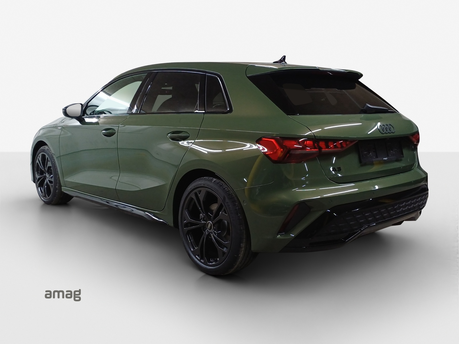AUDI A3 Sportback TFSI 110 kW S line Attraction S tronic-image-2