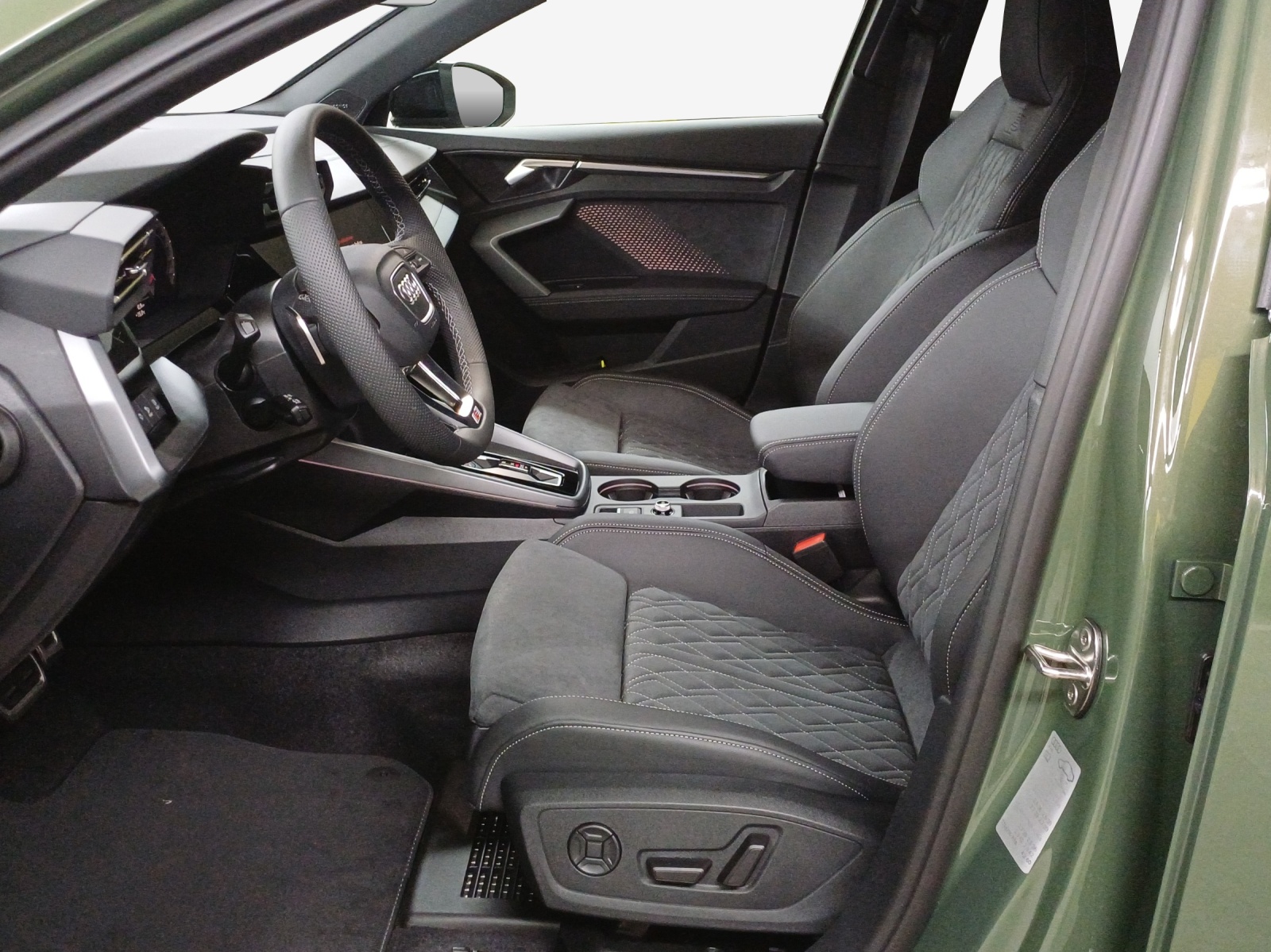AUDI A3 Sportback TFSI 110 kW S line Attraction S tronic-image-7