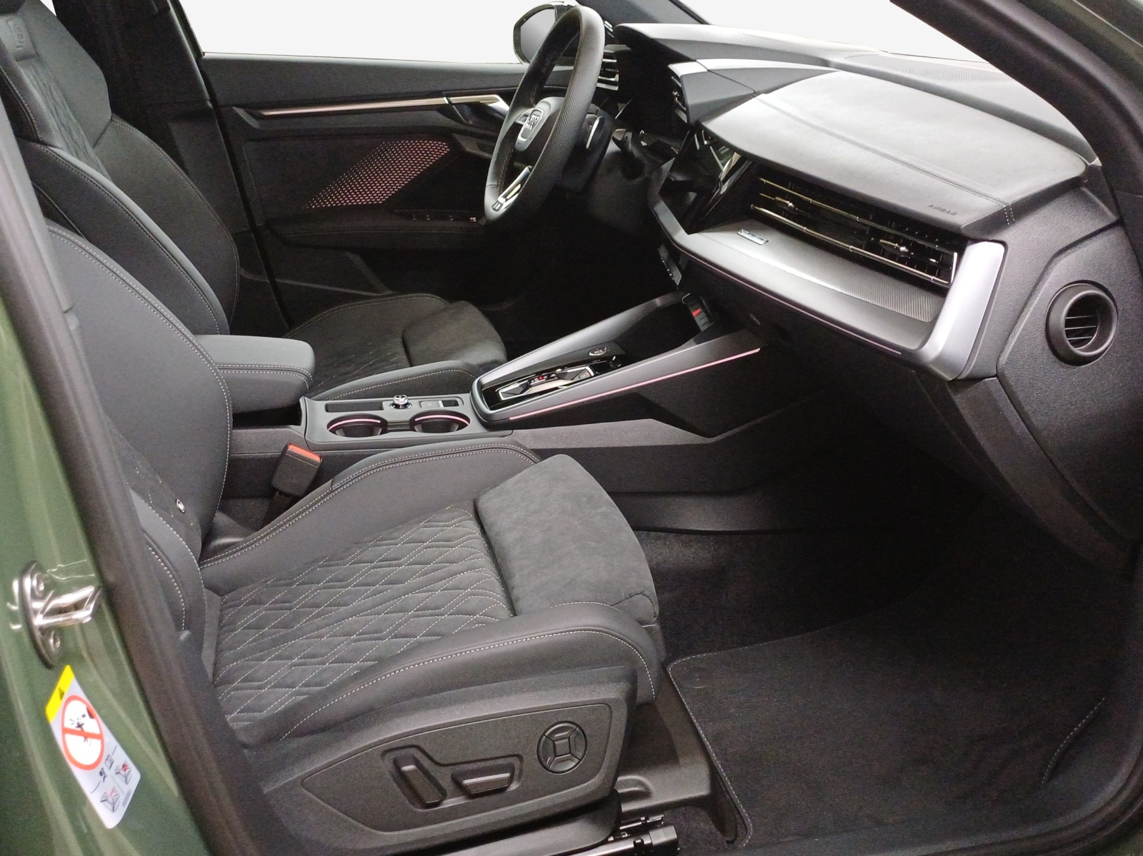 AUDI A3 Sportback TFSI 110 kW S line Attraction S tronic-image-13