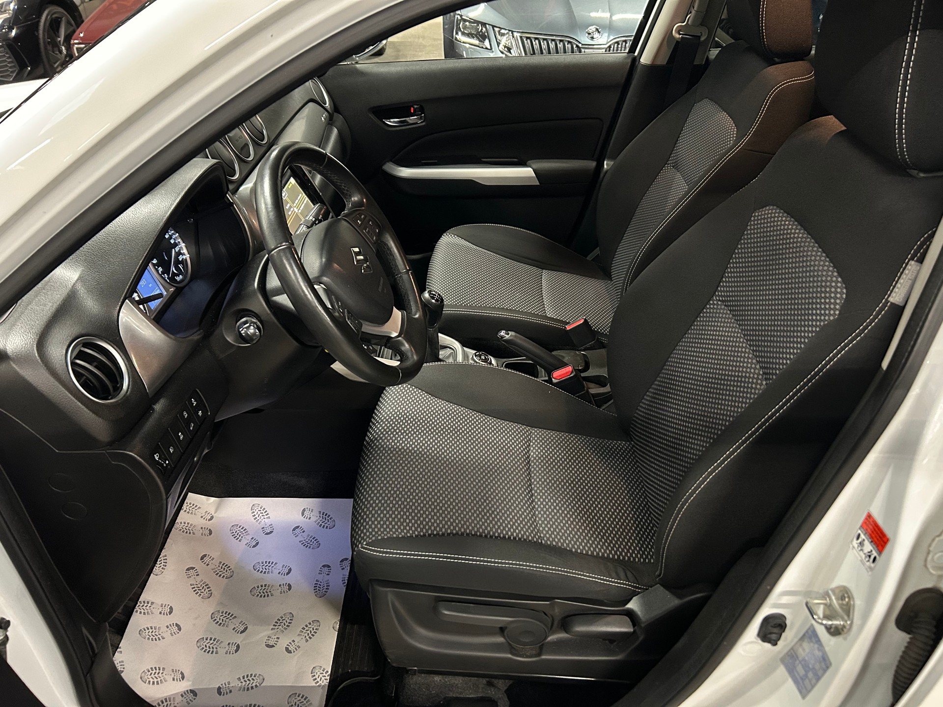 SUZUKI Vitara 1.6 Compact Top-image-9