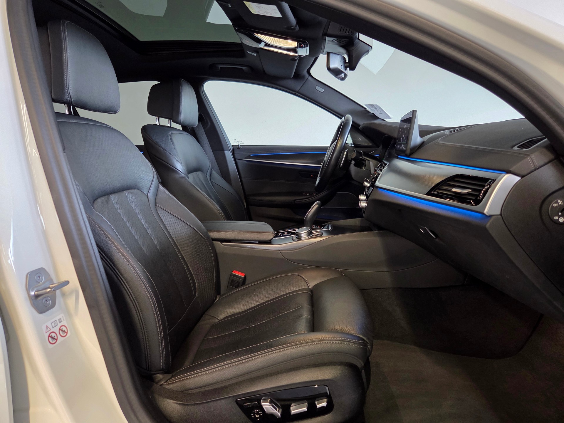 BMW 545e xDrive M-Sport-image-9