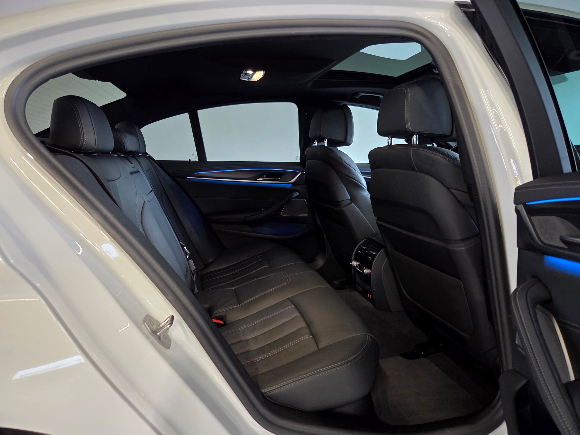 BMW 545e xDrive M-Sport-image-7
