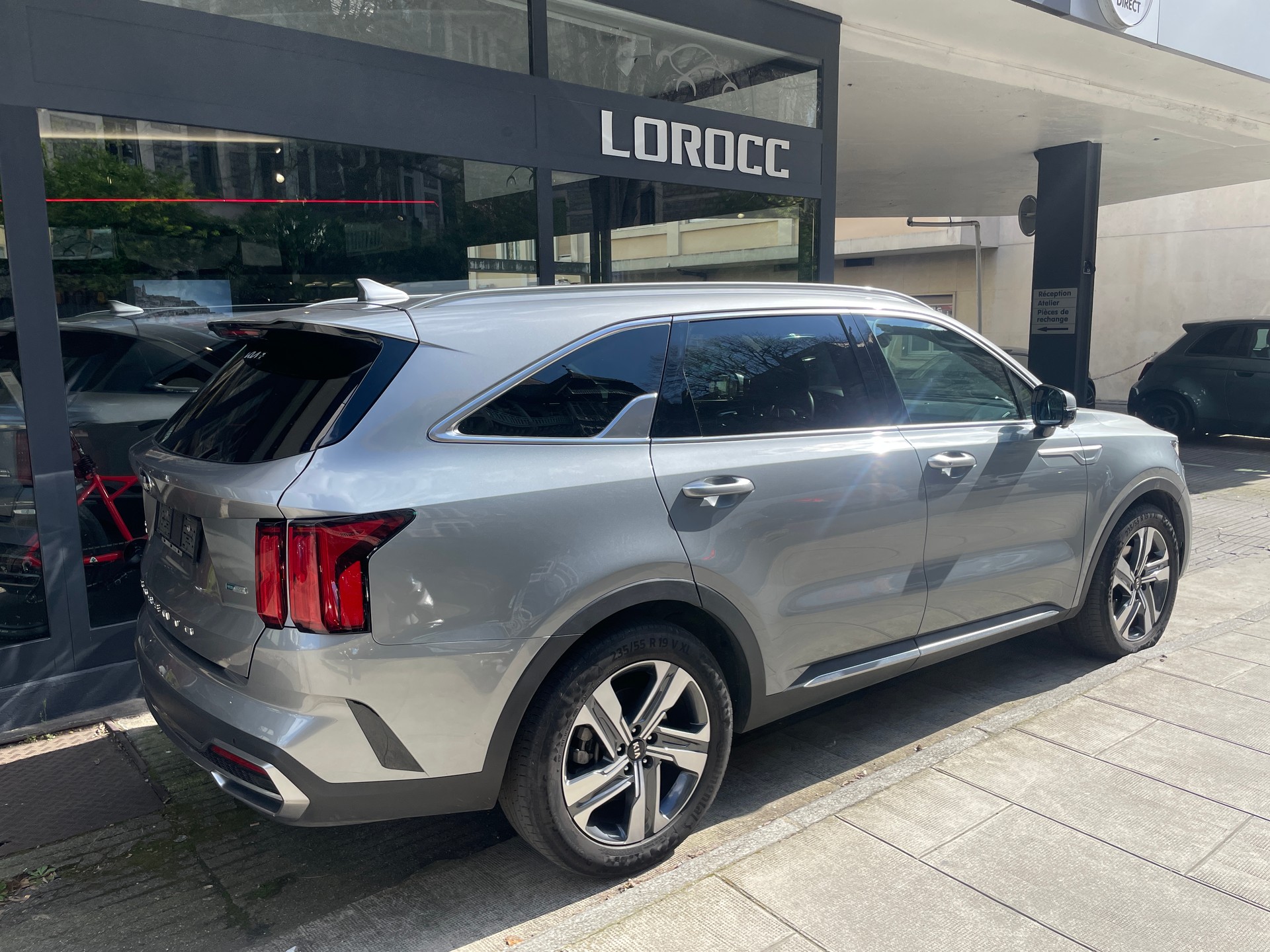 KIA Sorento 1.6 HEV Style 7P-image-3