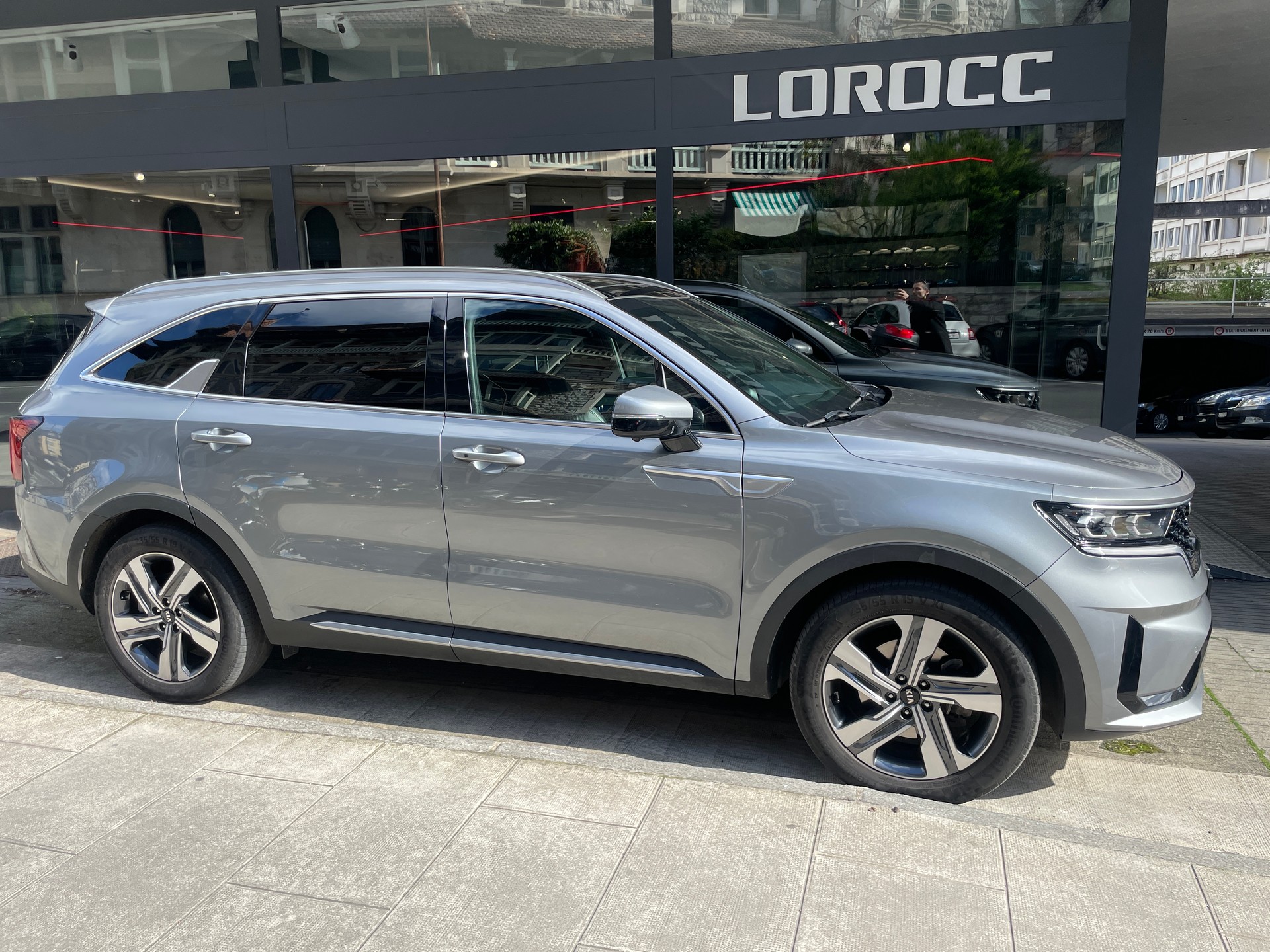 KIA Sorento 1.6 HEV Style 7P-image-2